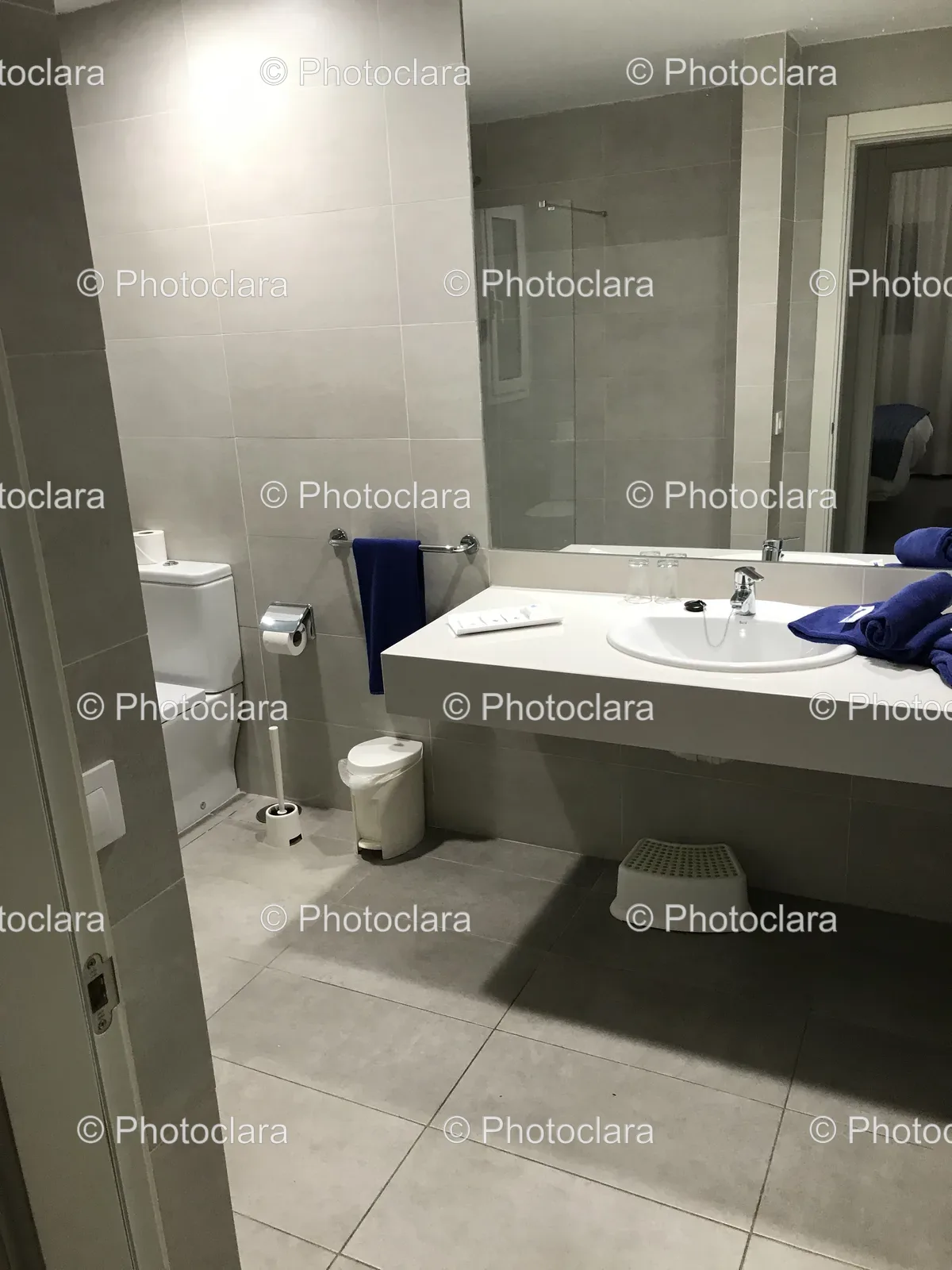 Modern-Bathroom-with-Sink-and-Toilet.jpg