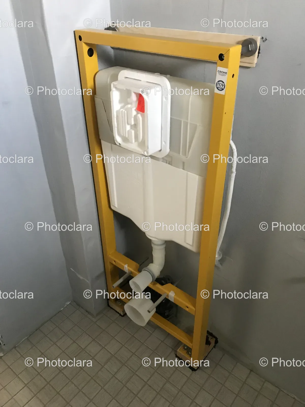 Modern-Toilet-Tank-Yellow-Frame.jpg