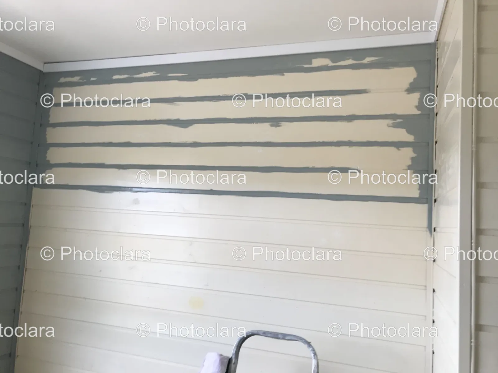 modern-white-gray-bathroom-wall.jpg