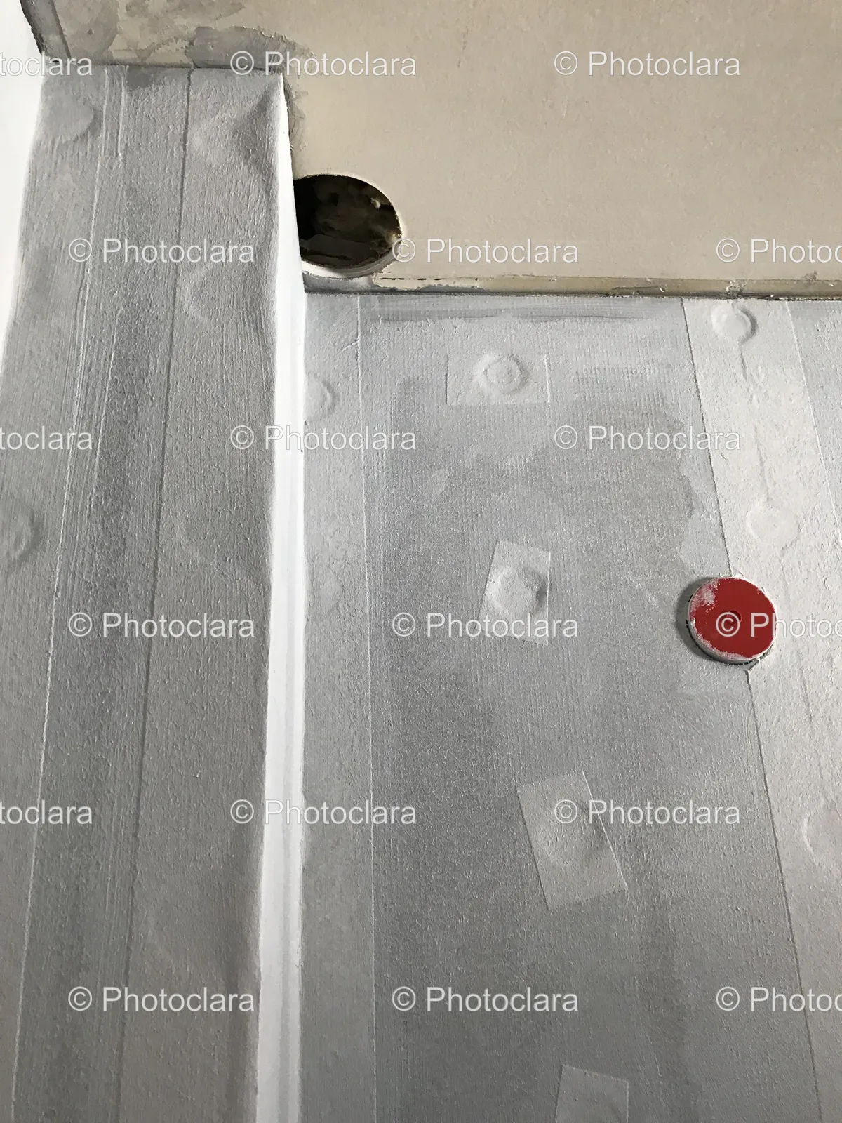 Red-Circle-on-White-Wall.jpg