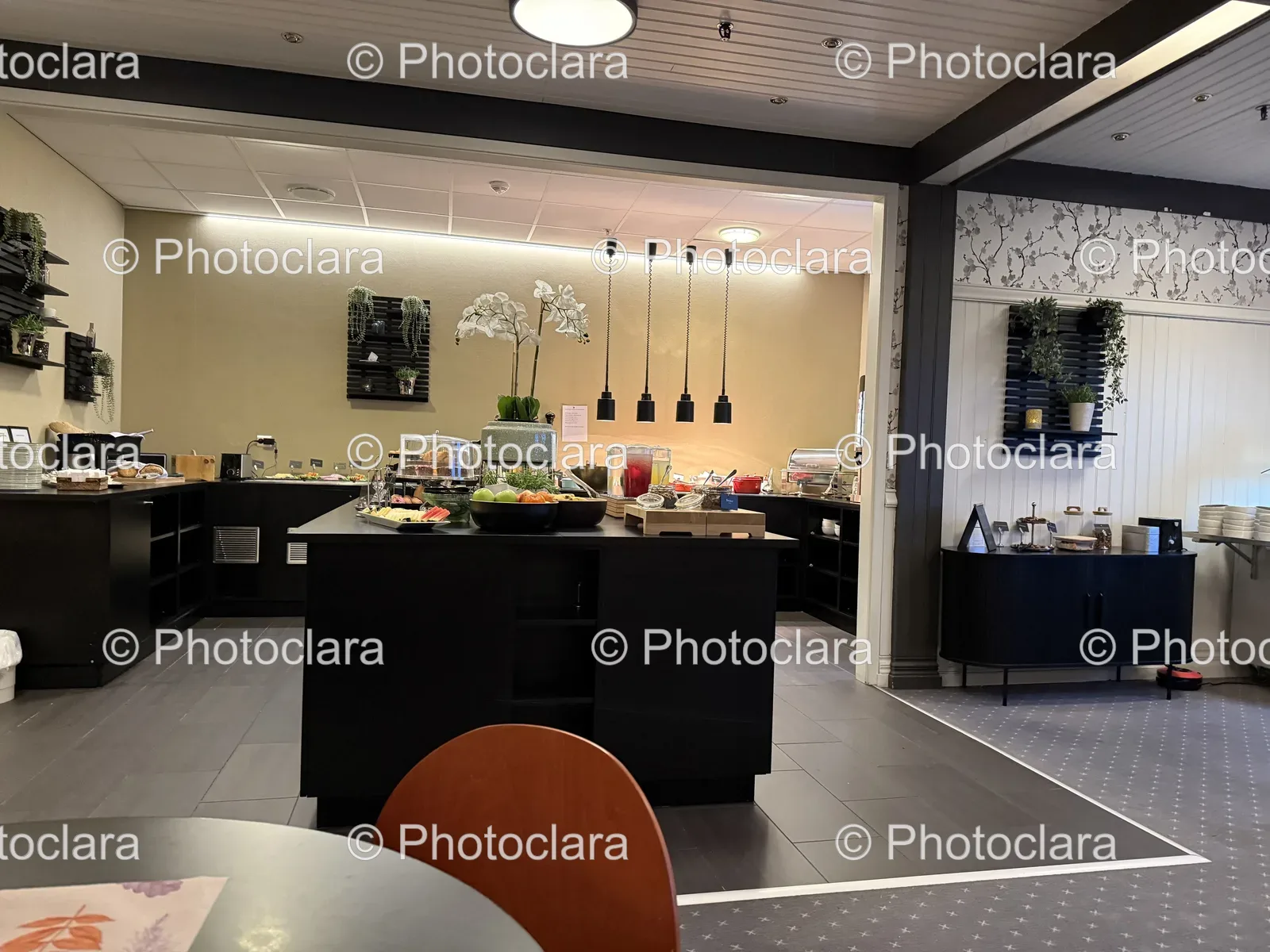 Elegant-Buffet-Dining-Room.jpg