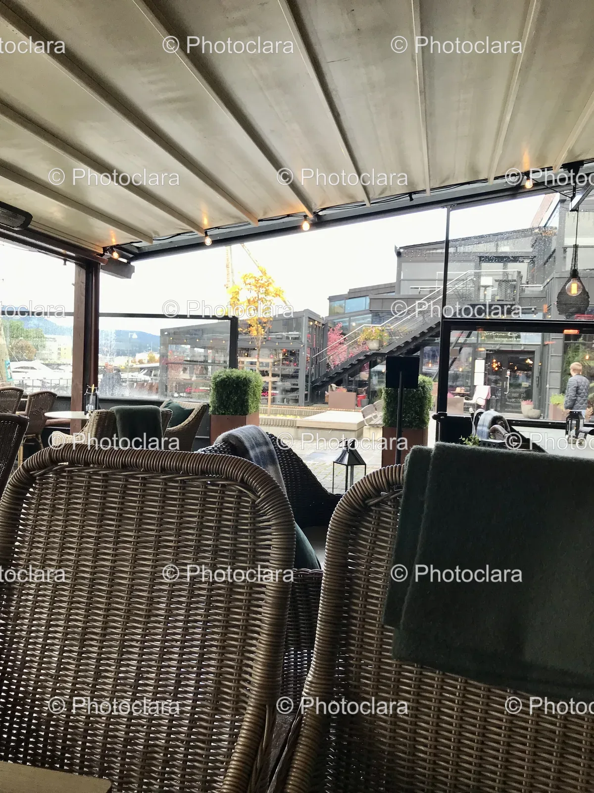 Cozy-Restaurant-Setting.jpg