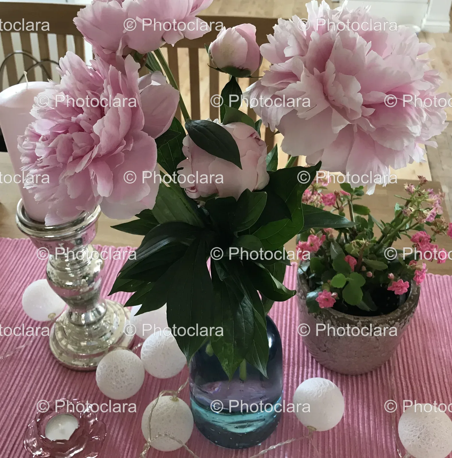Elegant-Table-Centerpiece-with-Pink-Flowers.jpg