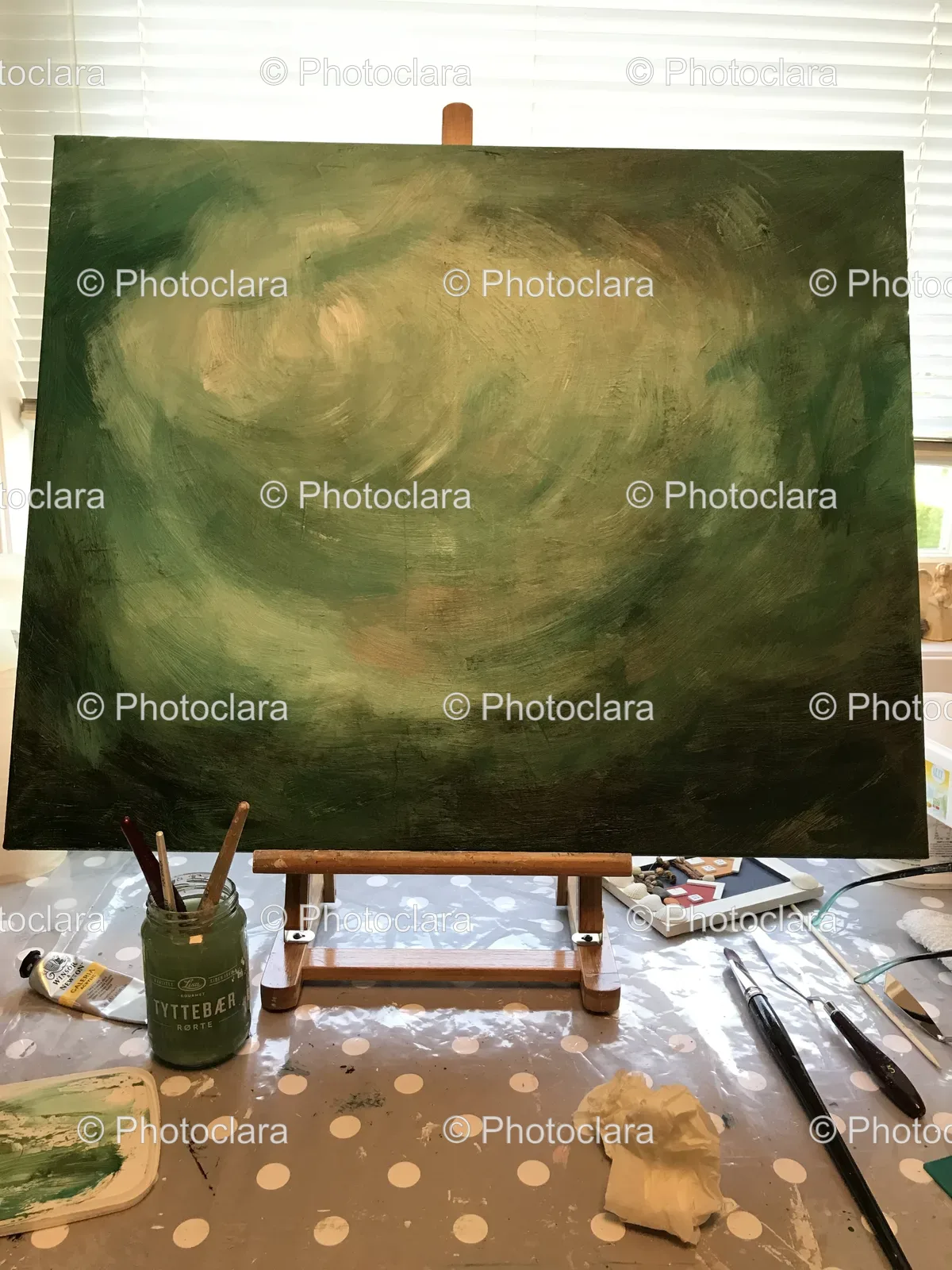 Vintage-Painting-on-a-Stand.jpg