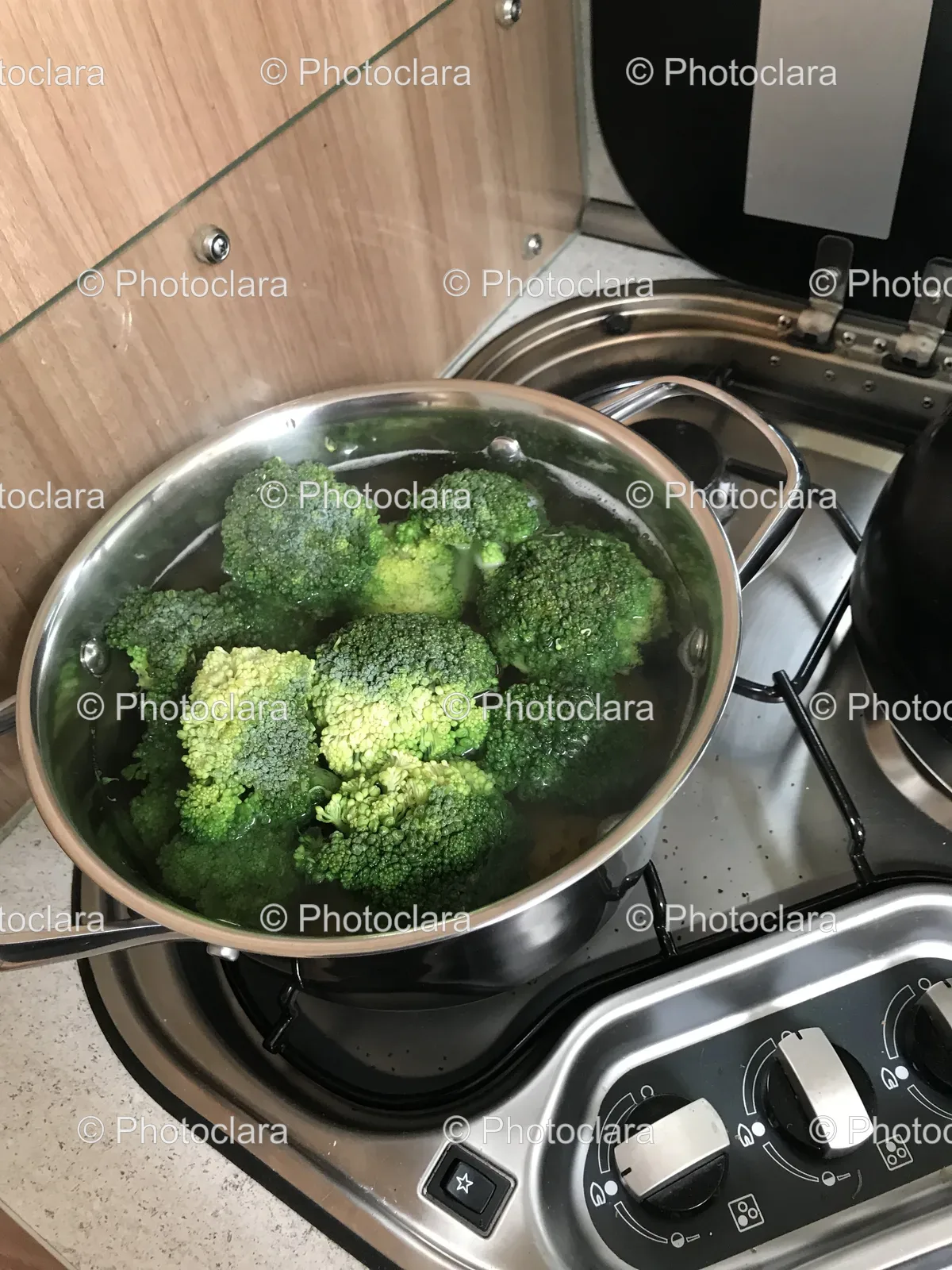 a-pot-of-broccoli-on-a-stove.jpg