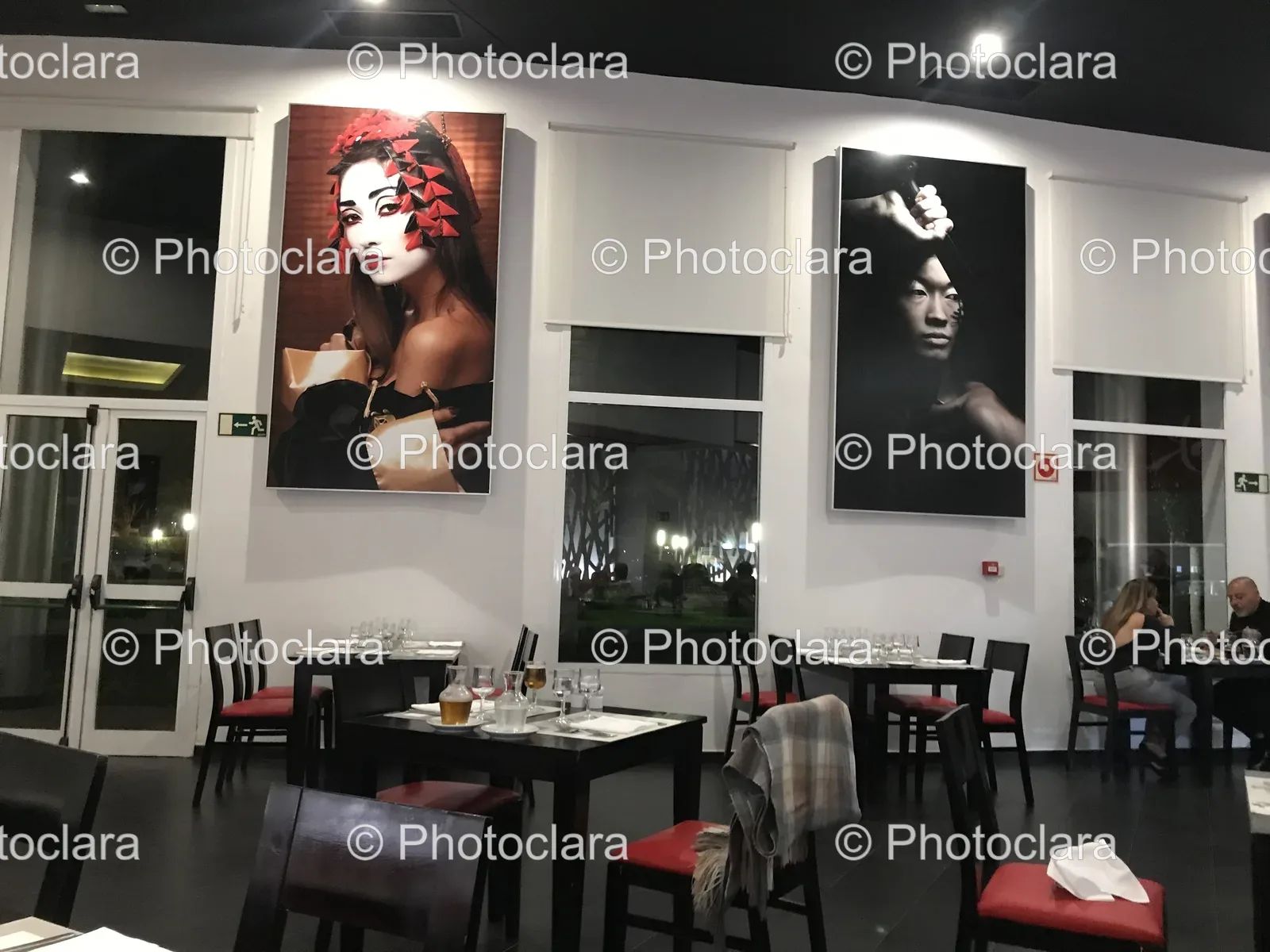 cozy-dining-area-with-art.jpg