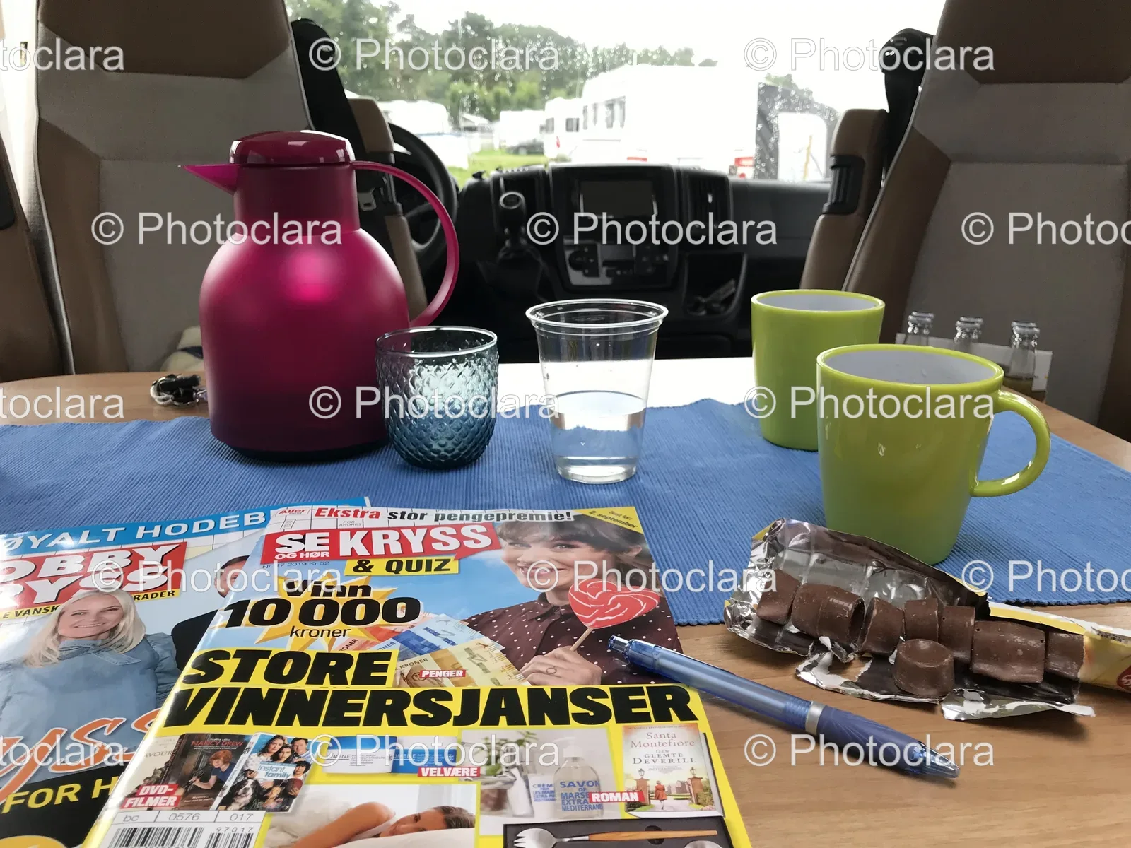 Cozy-Table-Setting-Magazine-Coffee-Cups.jpg