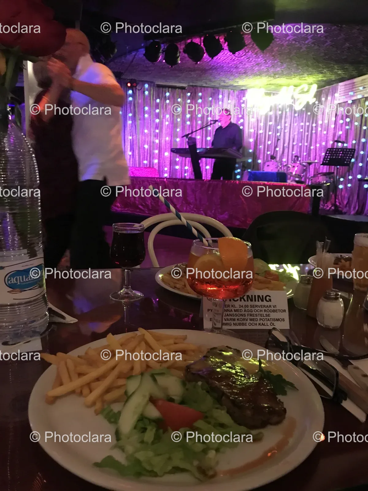 Dinner-Plate-with-Singing-Person.jpg