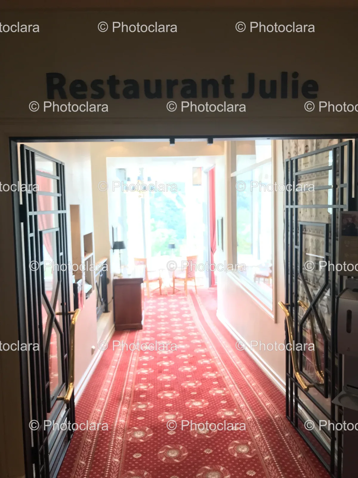 Elegant-Restaurant-Entrance-with-Red-Carpet.jpg