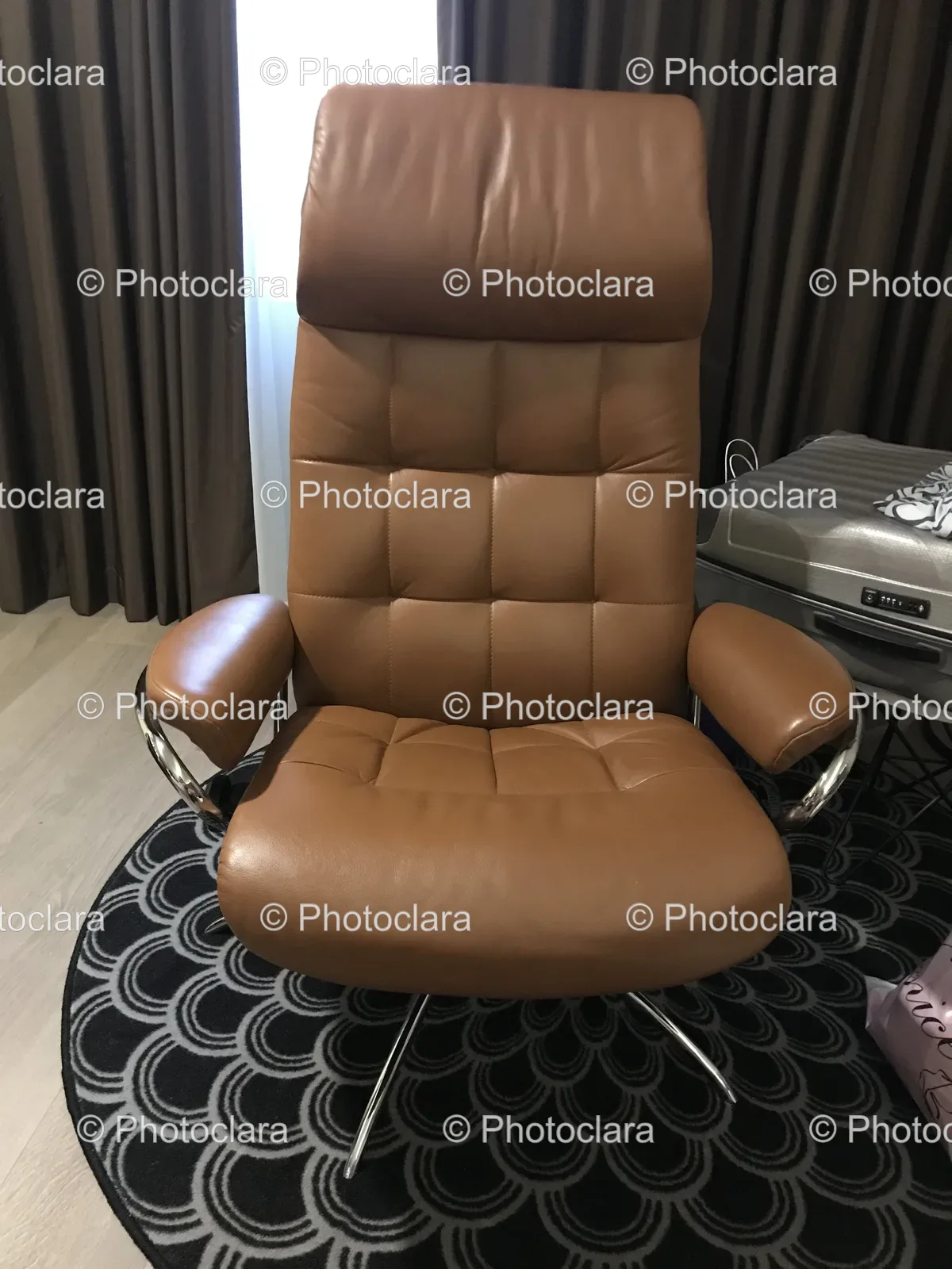 Elegant-Brown-Leather-Chair-Cozy-Room.jpg