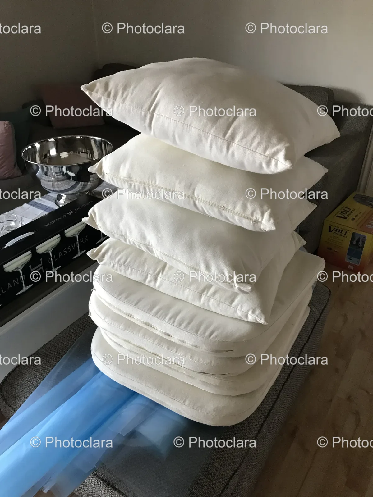 Stacked-Pillows-on-Table.jpg