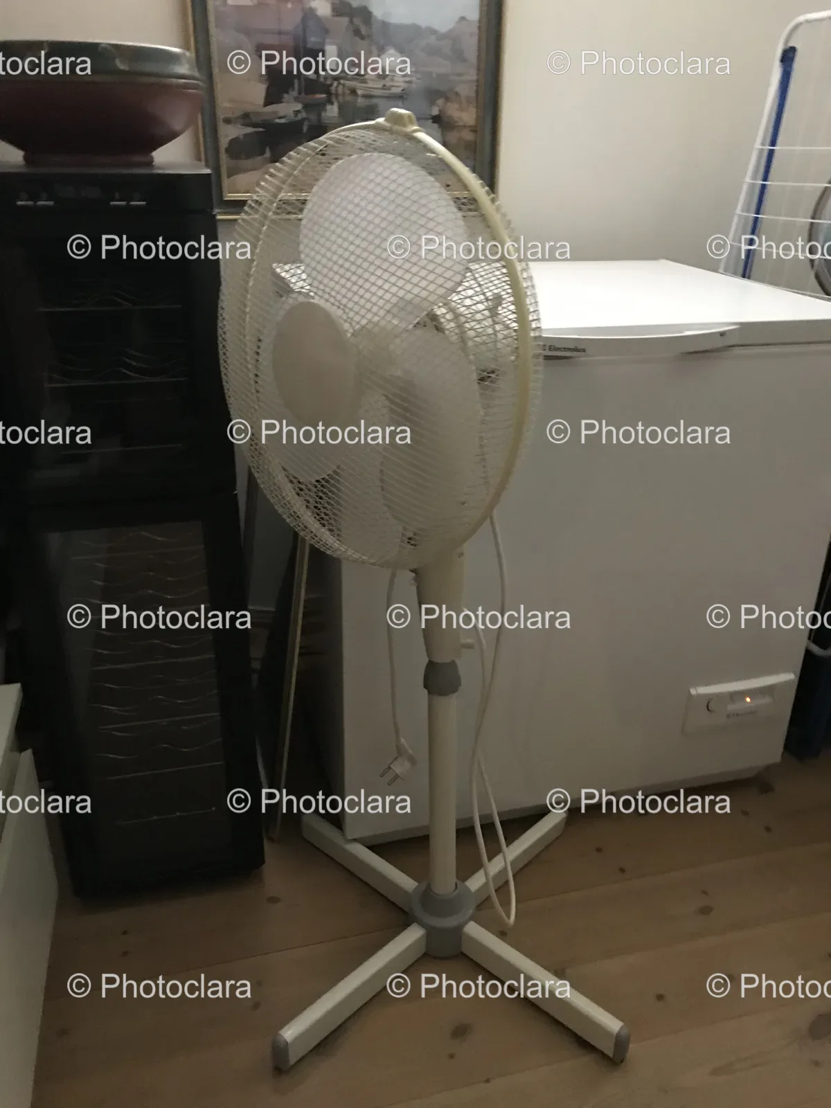 white-stand-fan-indoor-setting.jpg