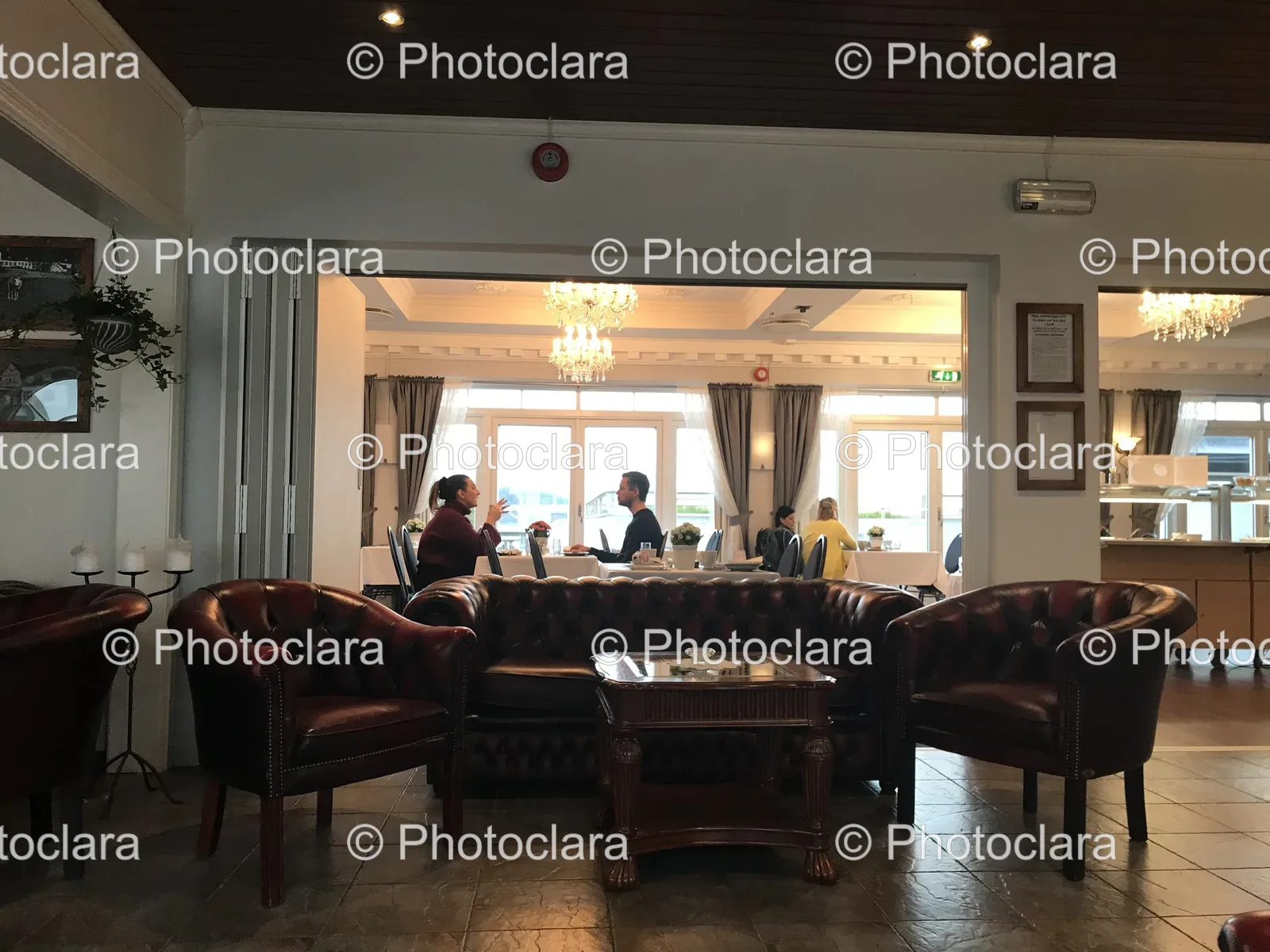 Cozy-Room-Leather-Couches-Table.jpg