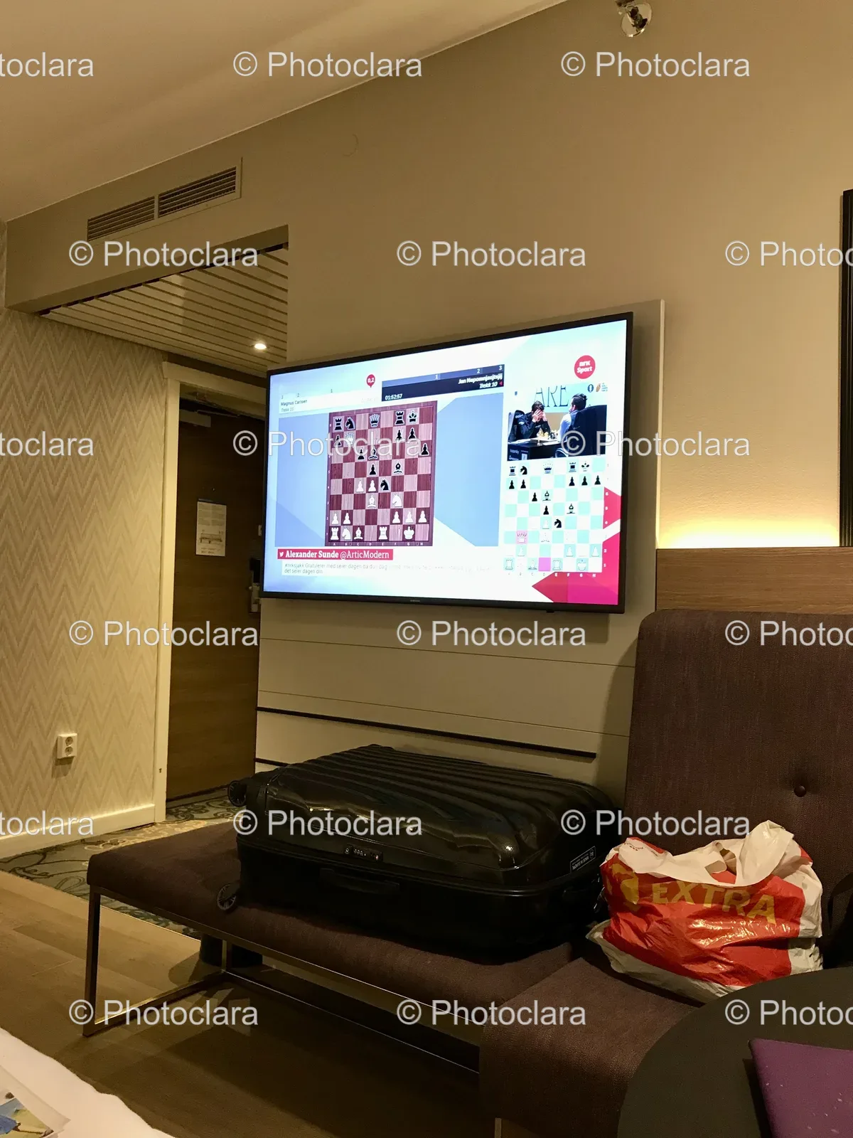 Elegant-Living-Room-with-TV-on-Wall.jpg