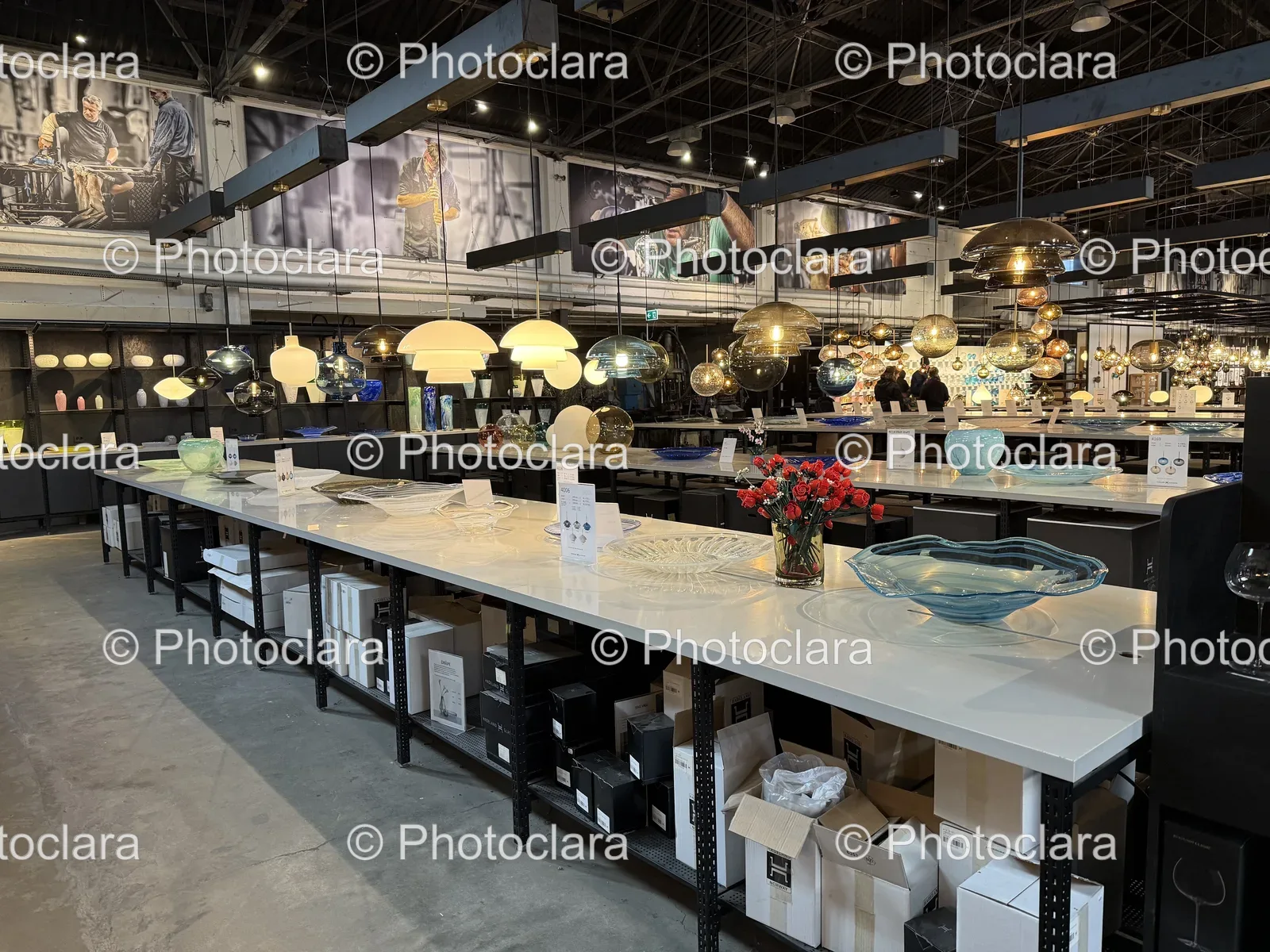 large-room-white-tables-white-boxes.jpg