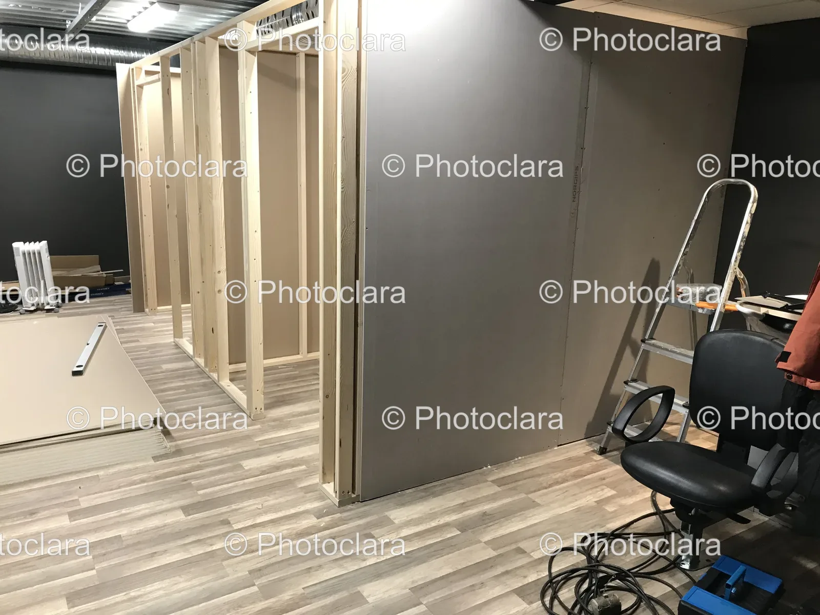 minimalist-office-with-ladder-and-chair.jpg