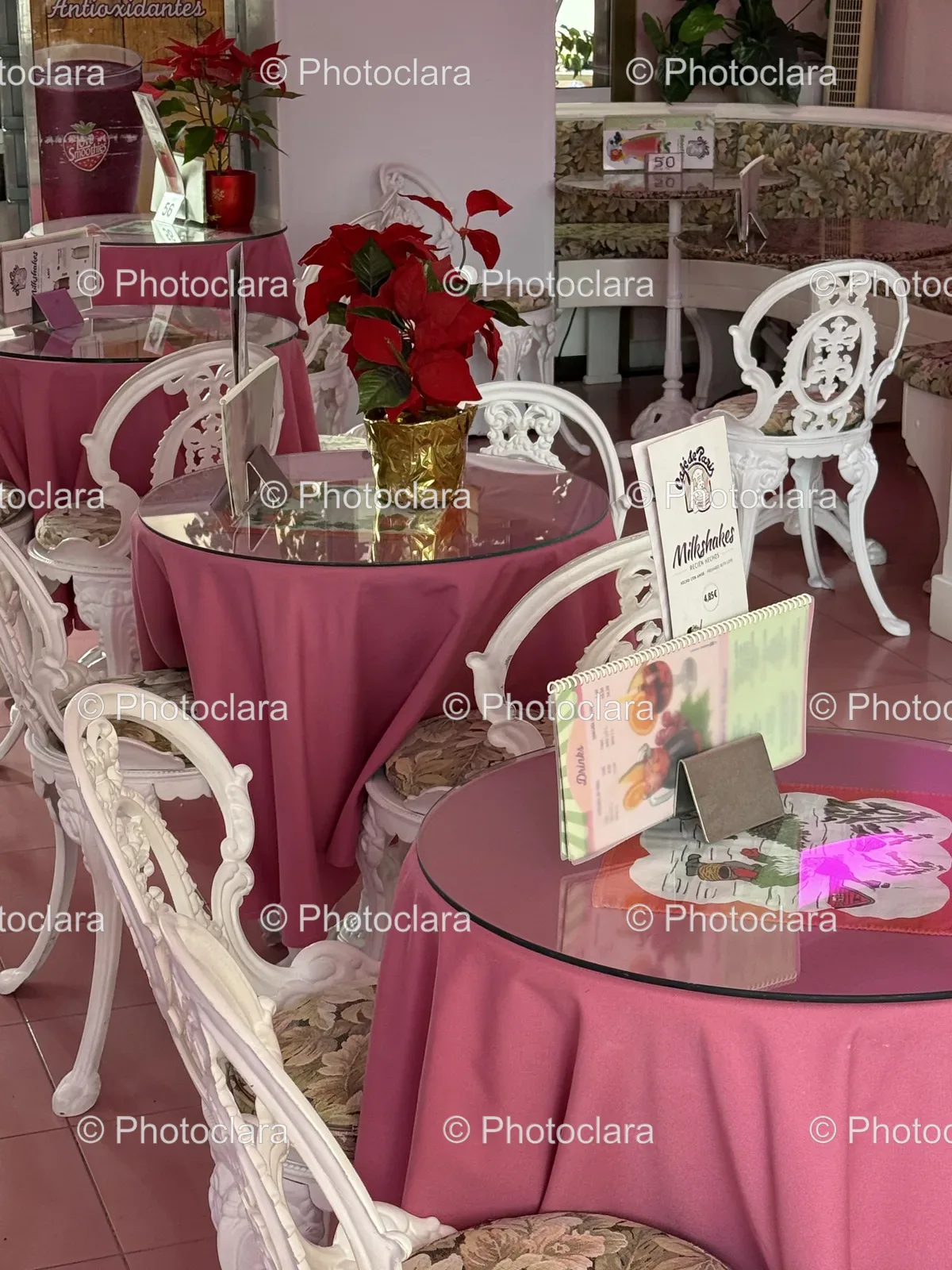 Charming-Table-Arrangement-with-Floral-Centerpiece.jpg