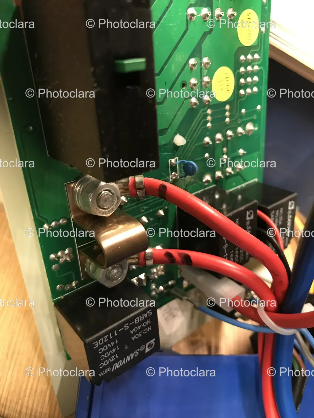 Green-Circuit-Board-Red-Blue-Wires.jpg