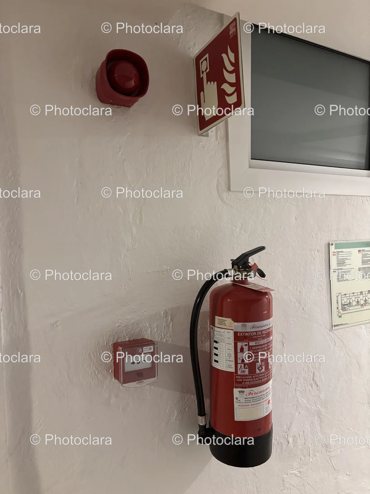 Wall-mounted-Fire-Extinguisher.jpg