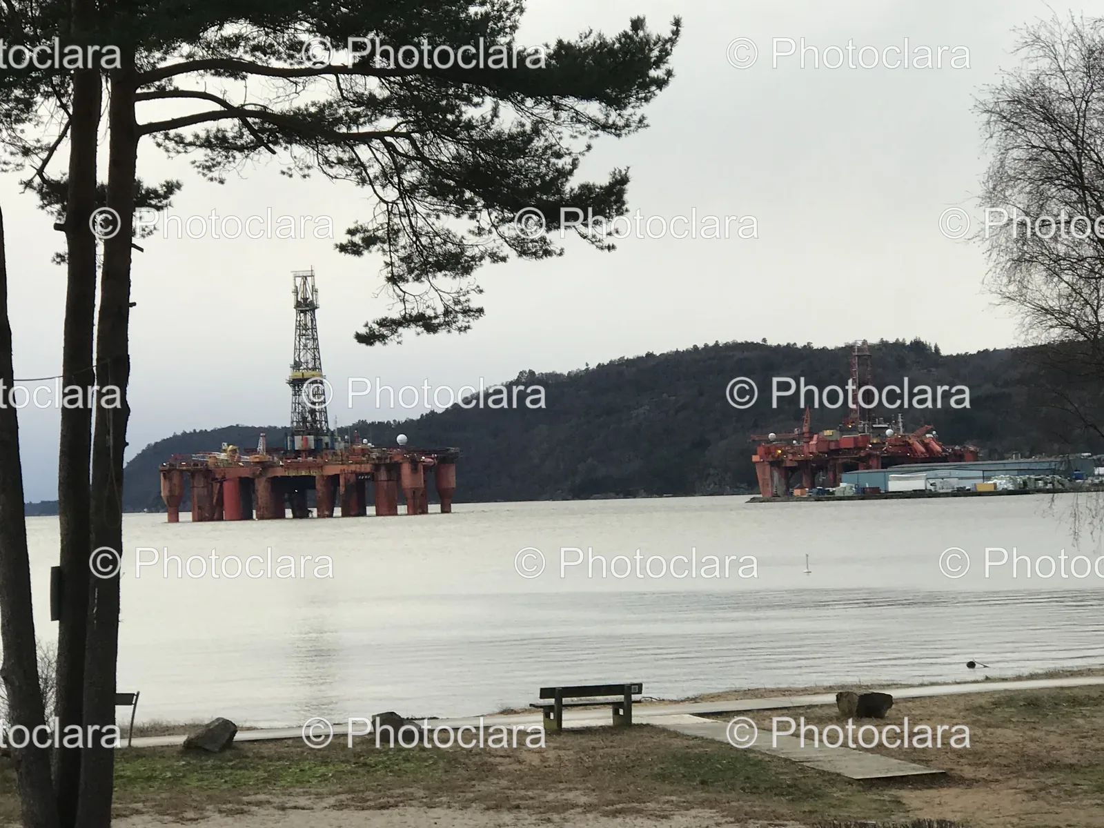 majestic-oil-rig-in-the-water.jpg