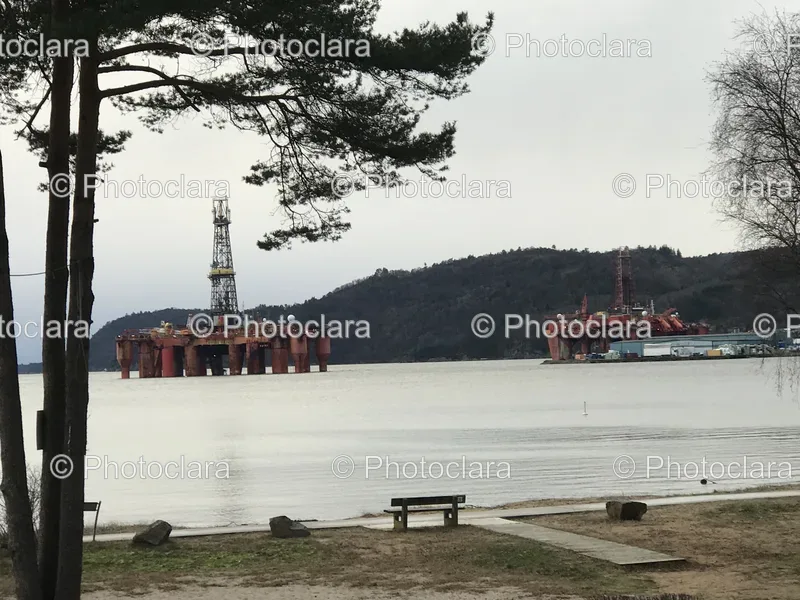 Oil Rigs and Offshore Platforms