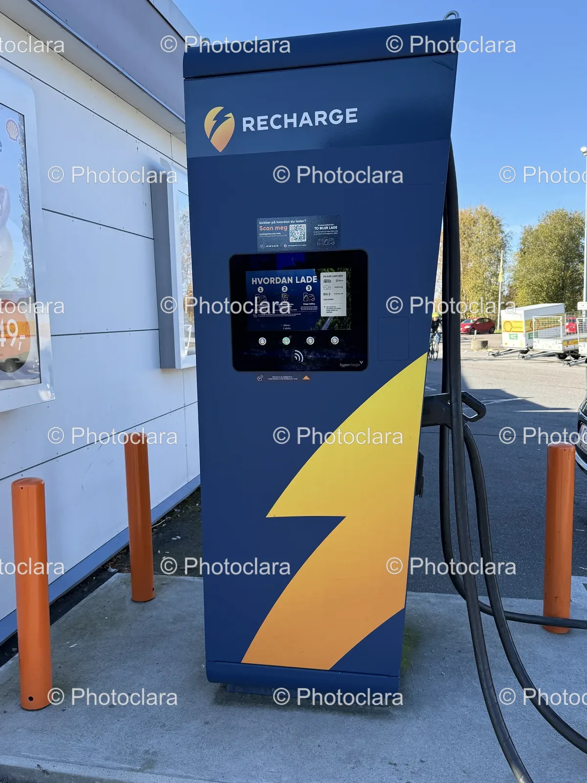 Blue-Recharge-Station-with-Lightning-Bolt.jpg