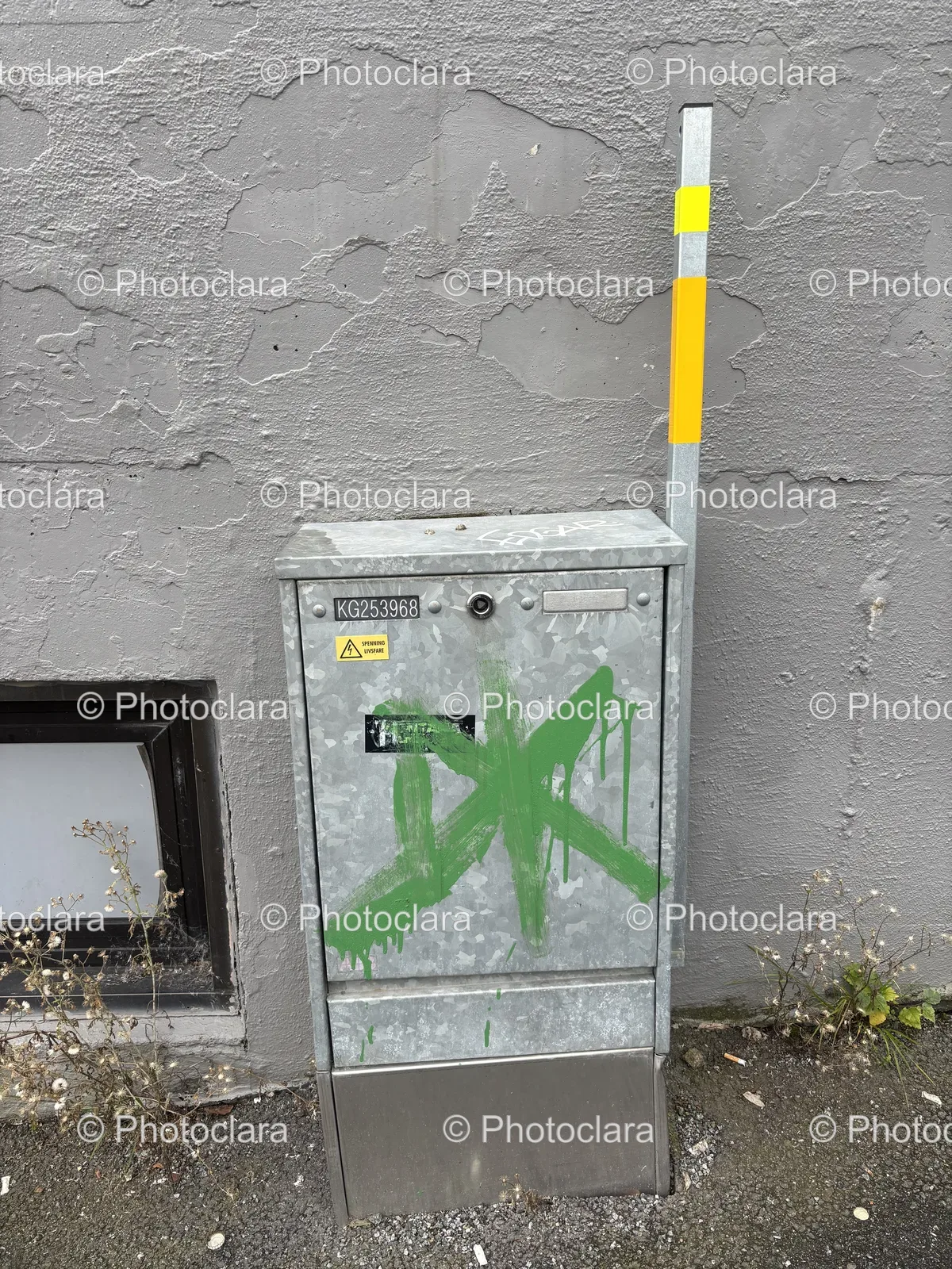 Green-Painted-Metal-Box-KG253968.jpg