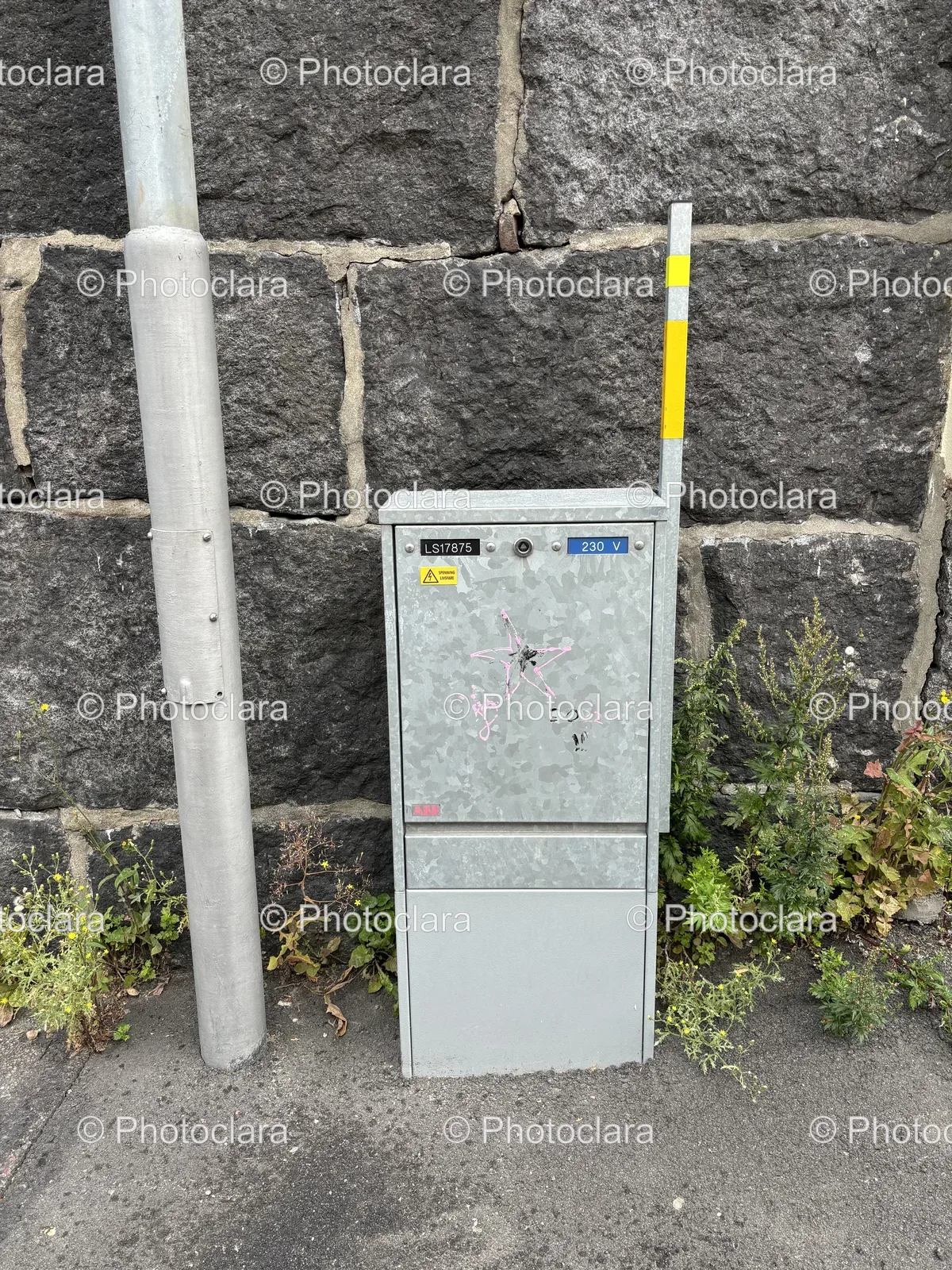 Metal-Box-with-Sticker.jpg