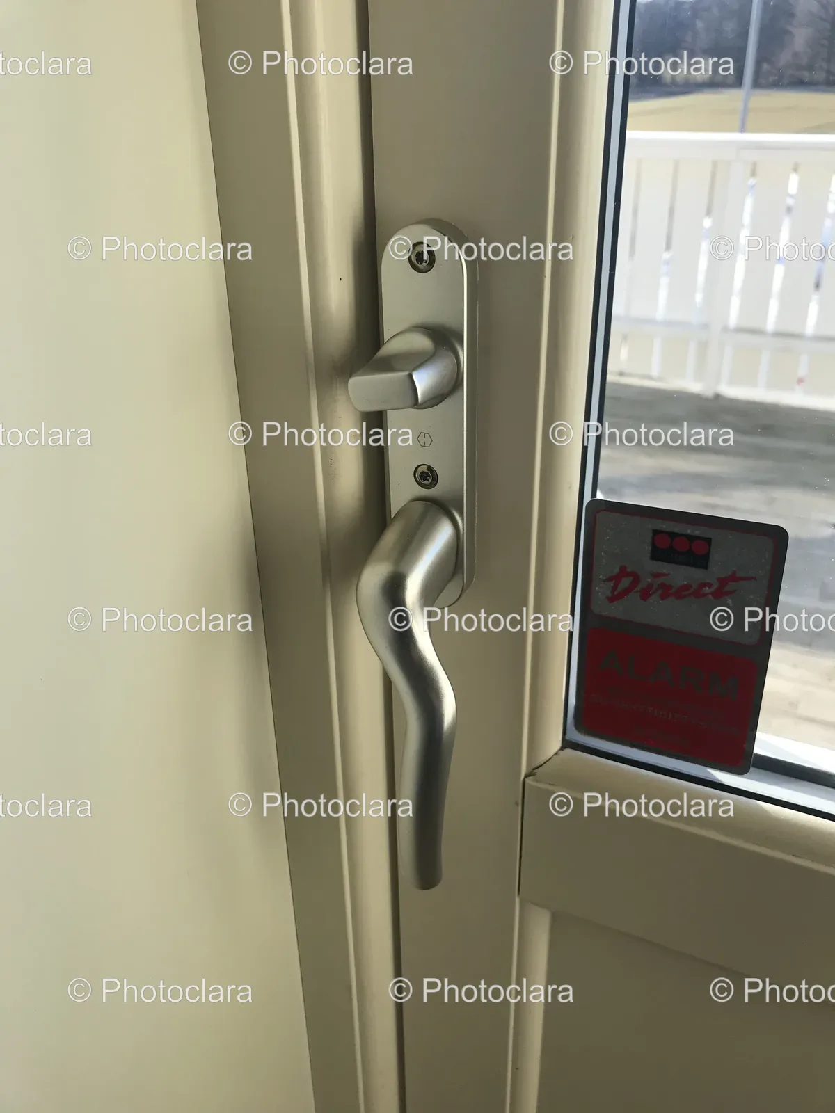 Securitas-Direct-Alarm-Sign-on-Door-Handle.jpg