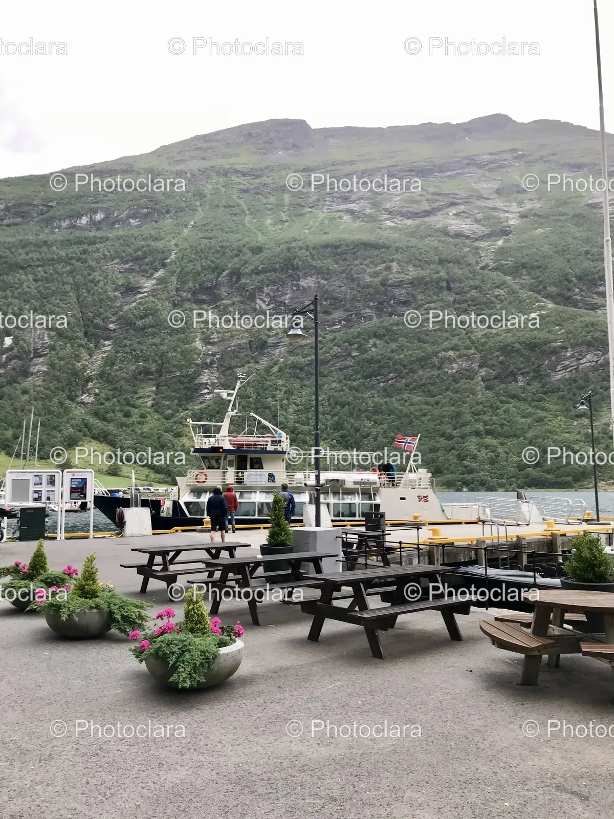 dockside-picnic-mountain-view.jpg