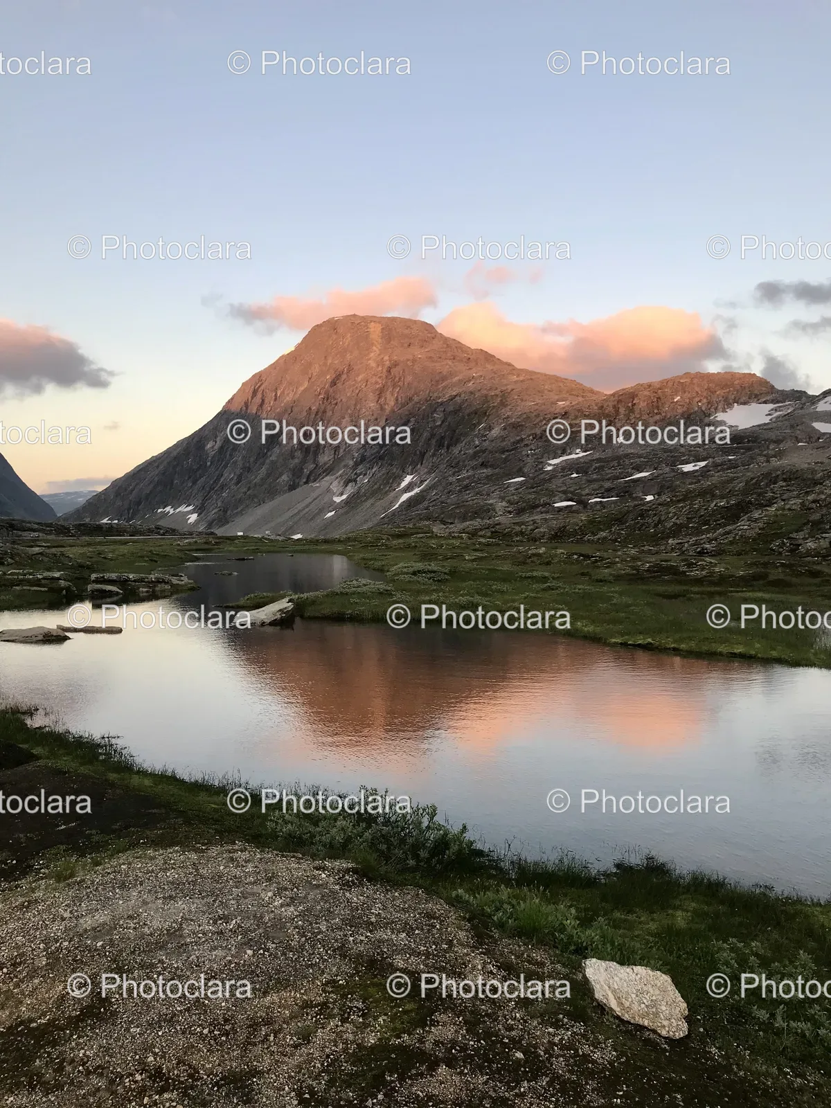 Majestic-Mountain-Vista.jpg