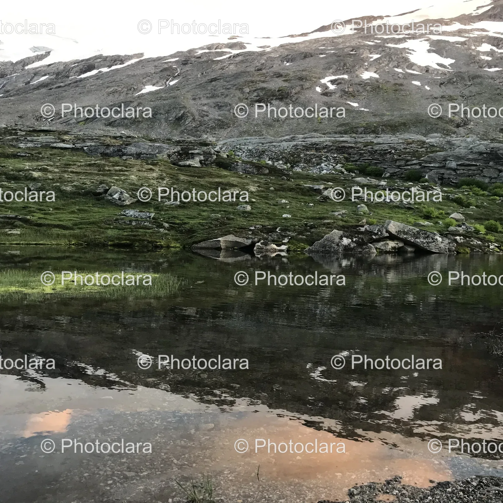 Mountain-Lake-Reflection.jpg