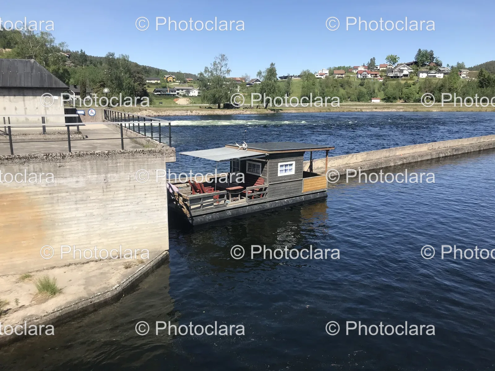 serene-boat-on-the-lake.jpg