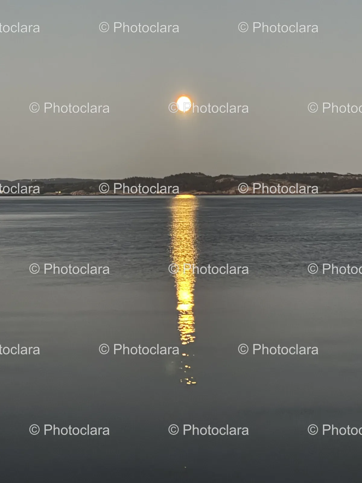 serene-sunset-over-tranquil-waters.jpg