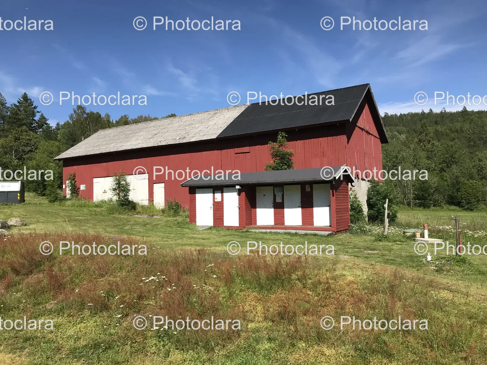 Red-Barn-in-Green-Field.jpg