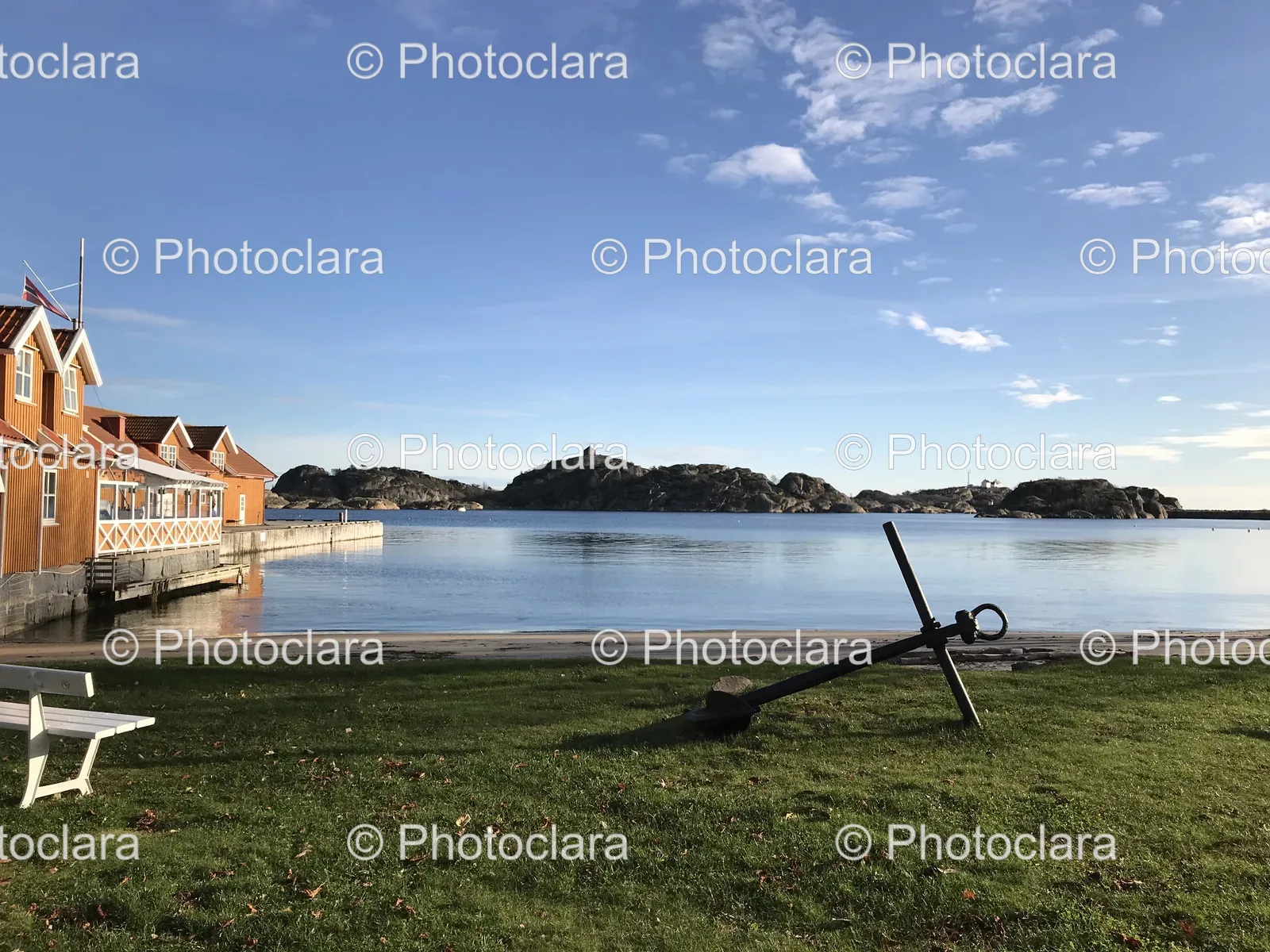 large-anchor-by-the-lakeside.jpg