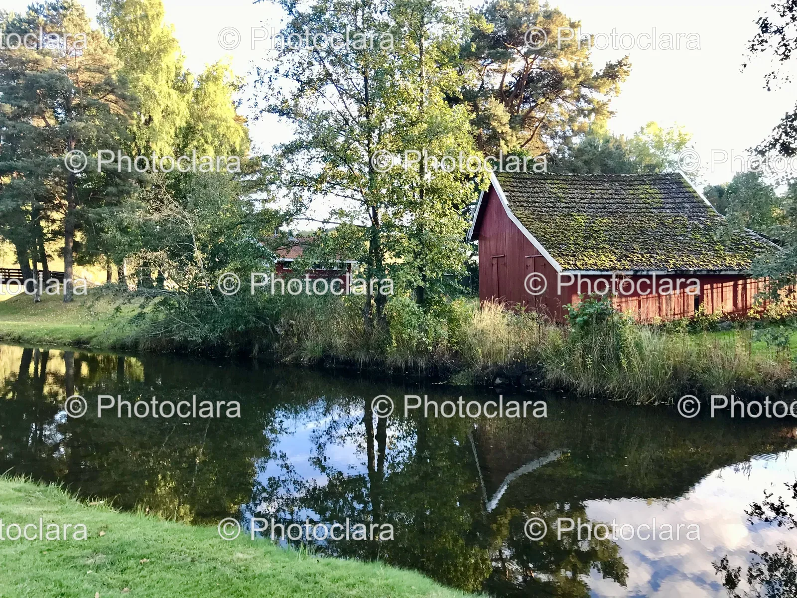 Red-Barn-by-the-Water.jpg