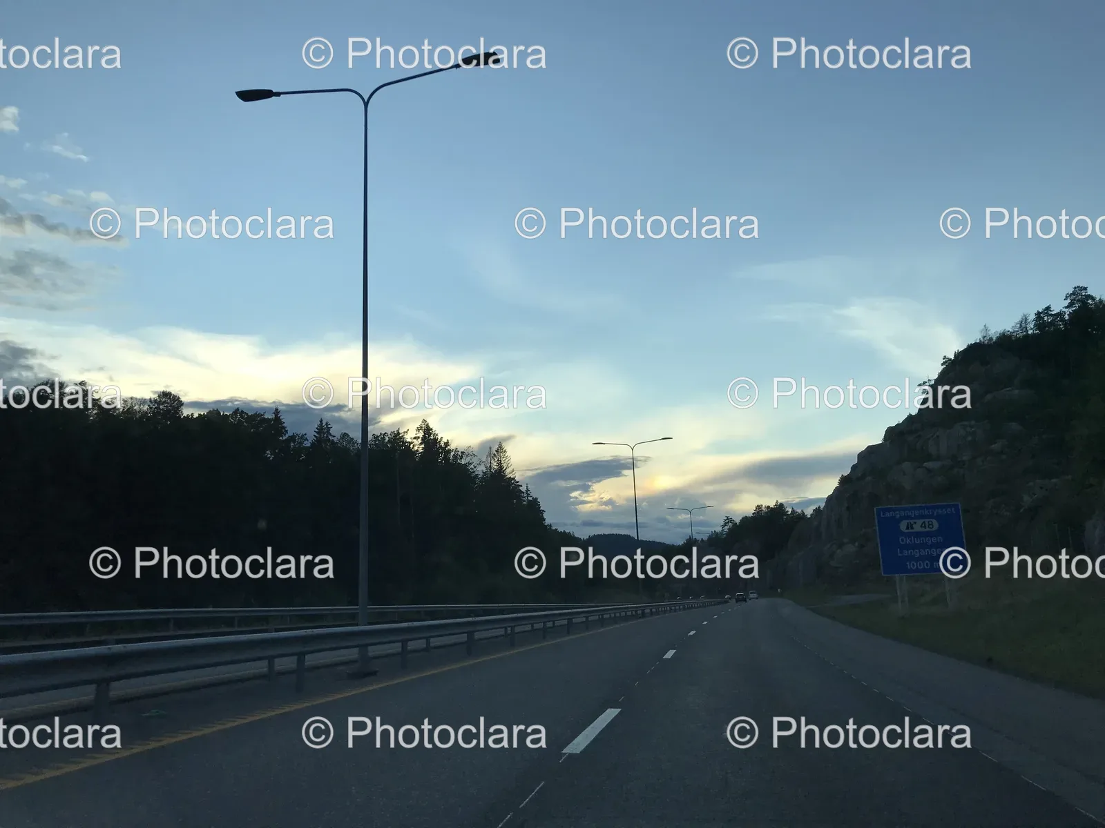 scenic-road-with-sign-and-hill-langangenkrysset.jpg
