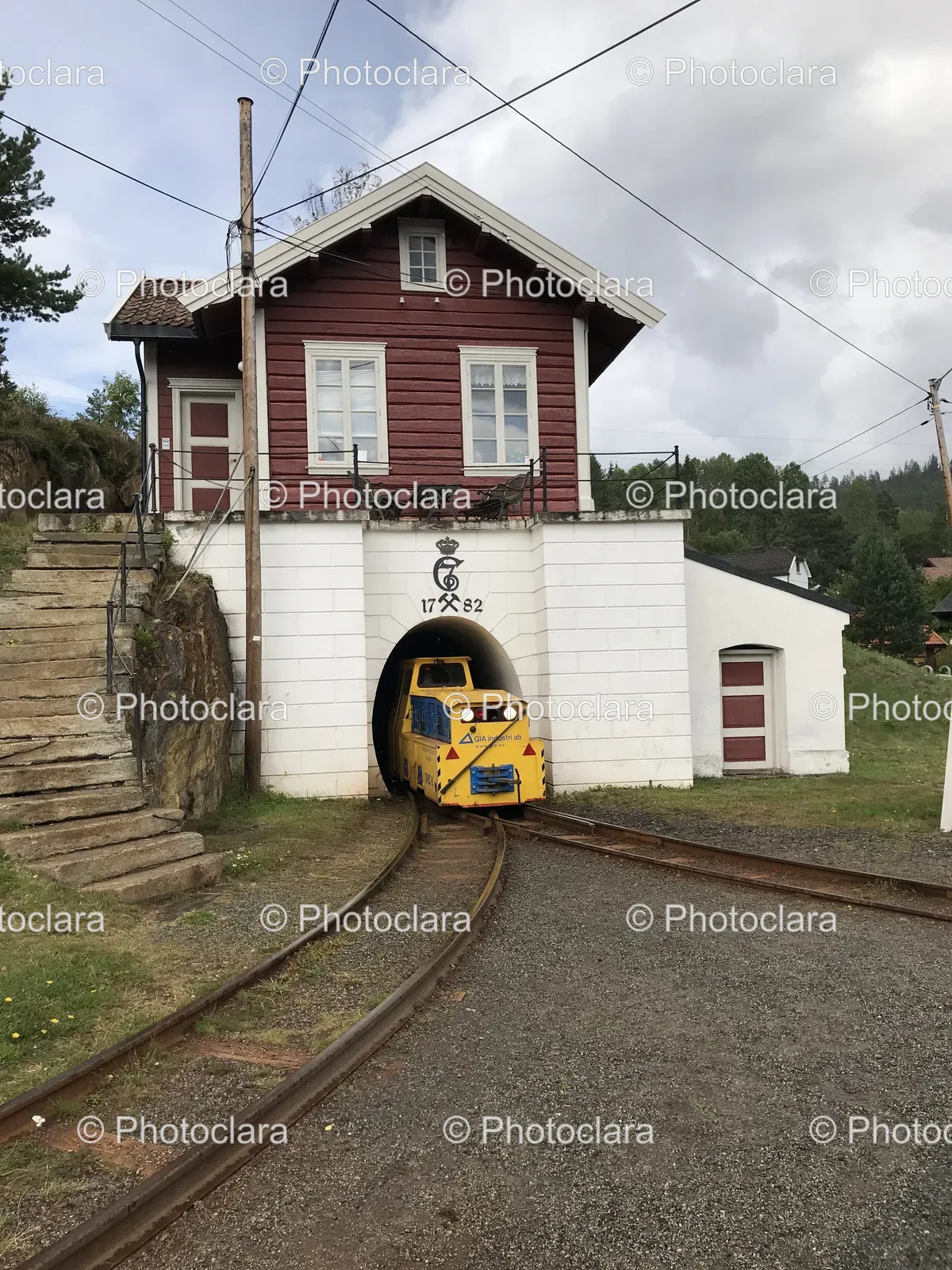 toy-train-passing-through-tunnel.jpg