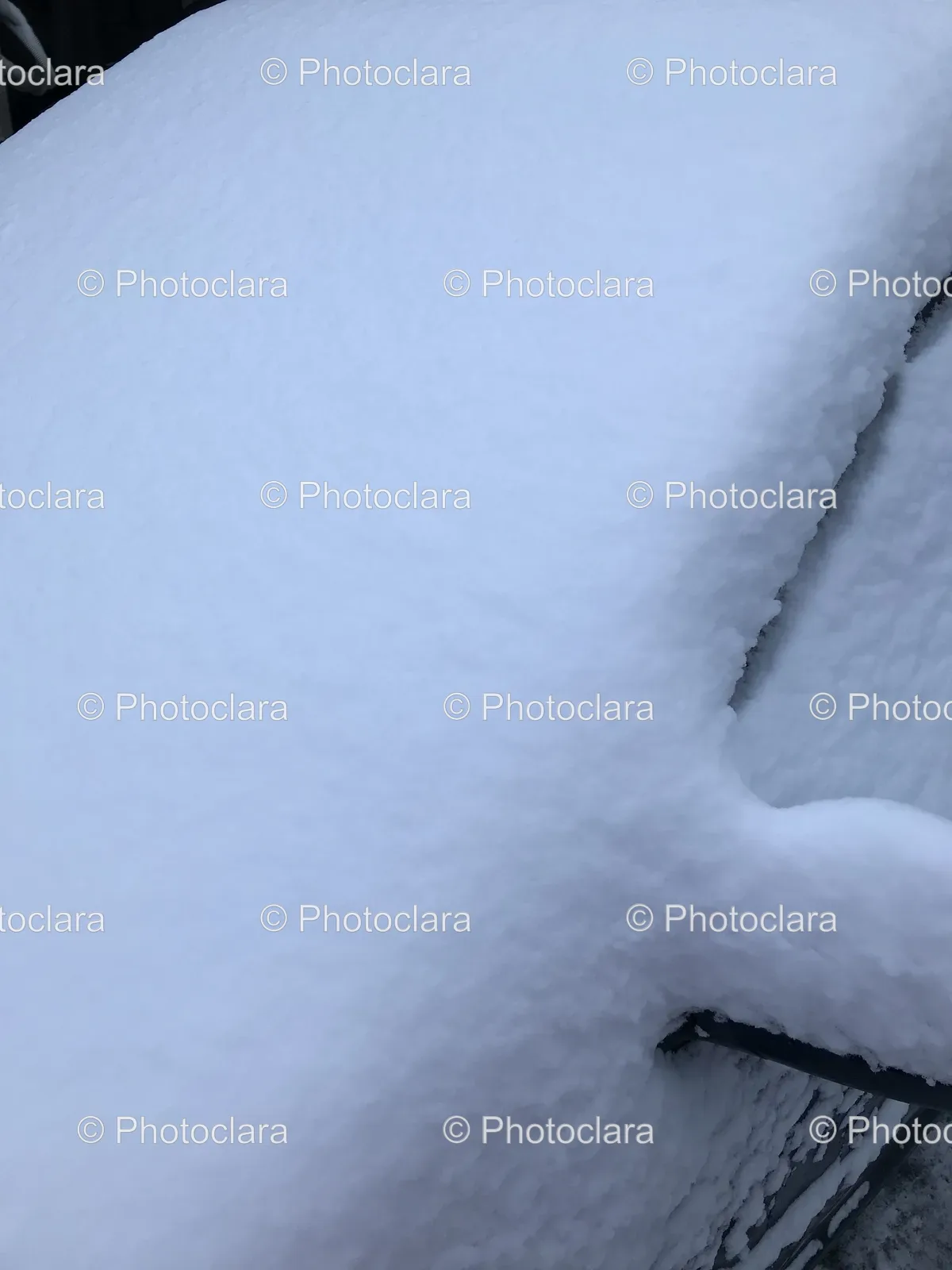 Snow-covered-Car-in-Winter-Storm.jpg
