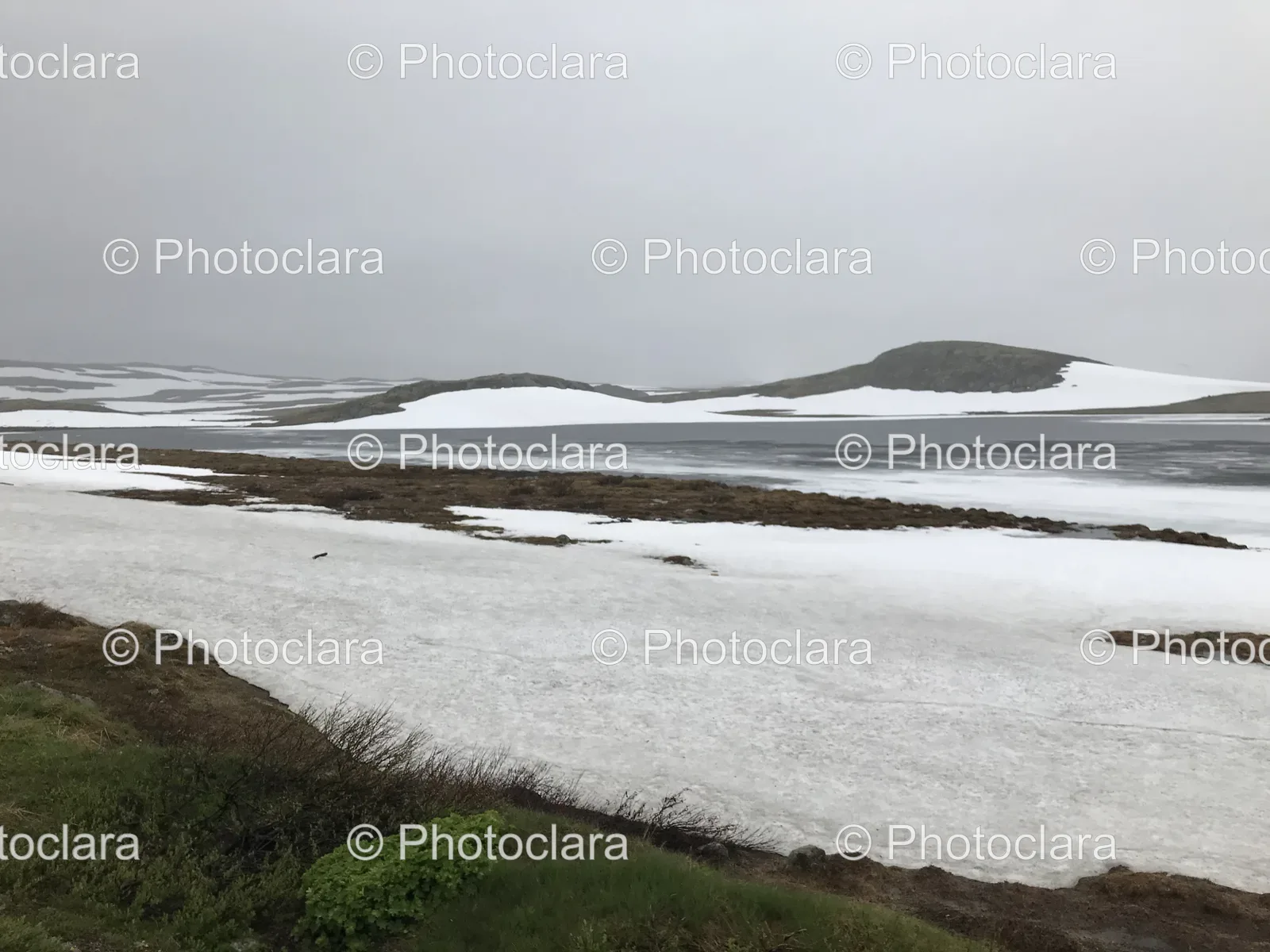 snow-covered-landscape-with-hills.jpg
