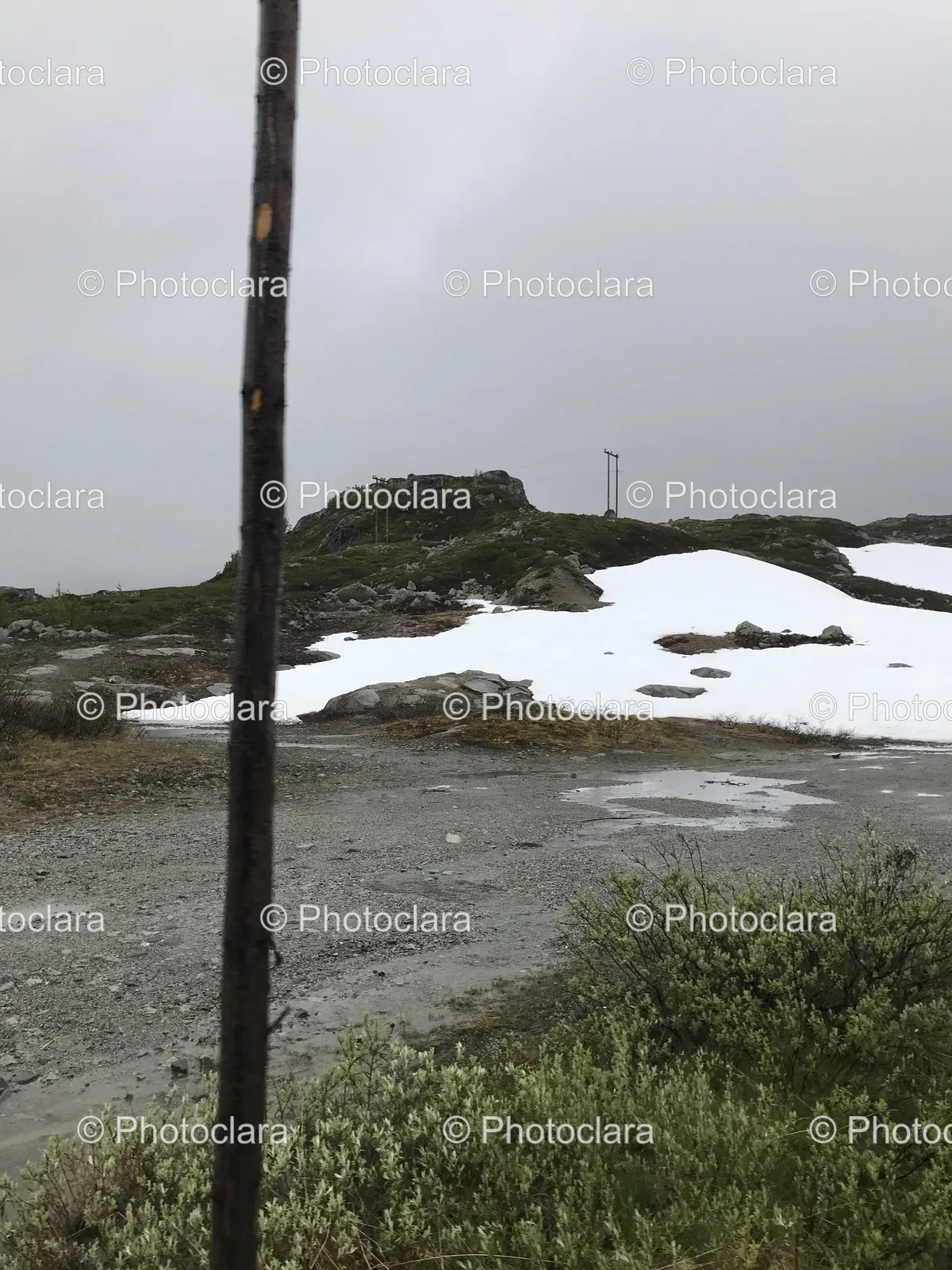 snowy-landscape-with-pole.jpg