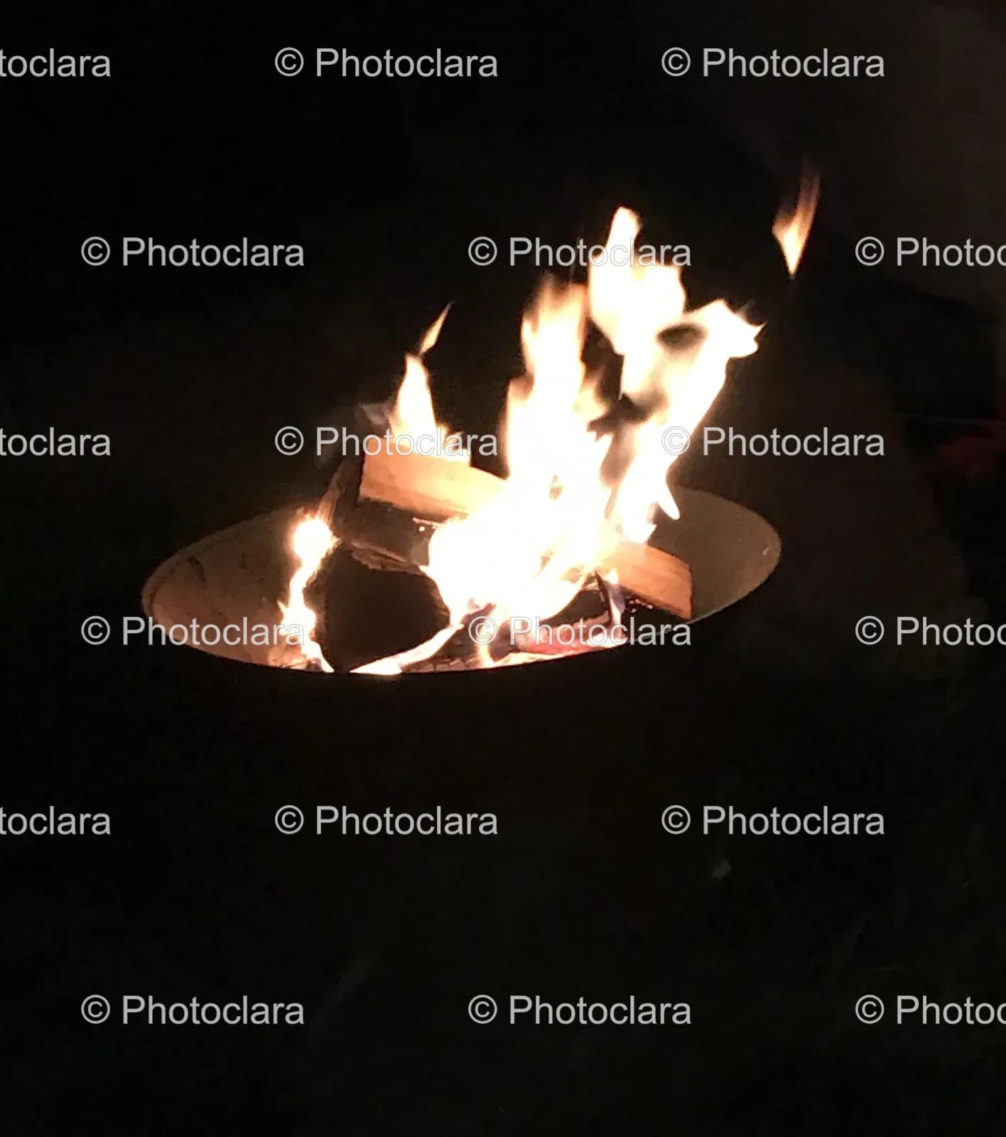 Cozy-Outdoor-Fire-Pit.jpg
