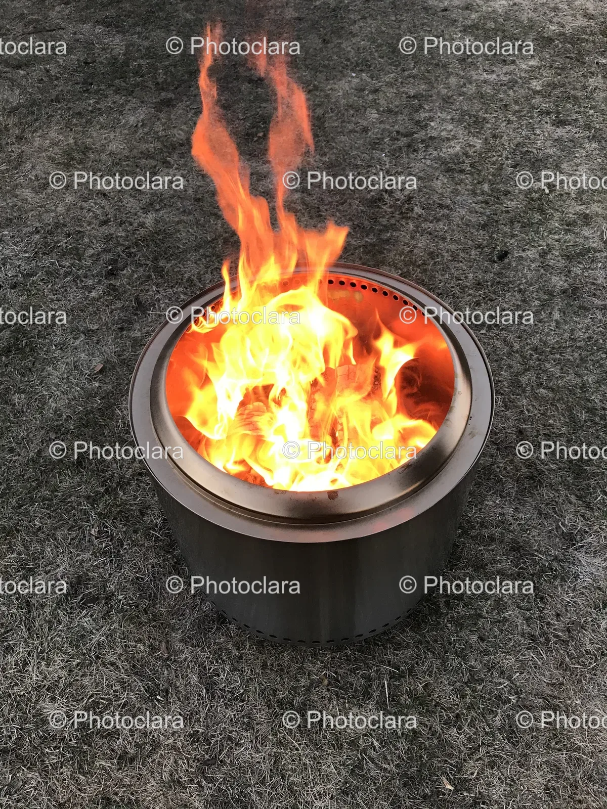 Rustic-Fire-Pit-on-the-Ground.jpg