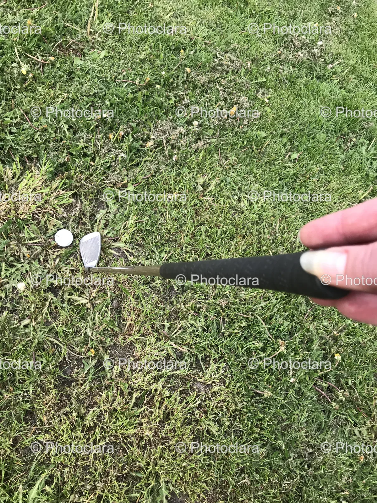 Hand-Holding-a-Golf-Club.jpg