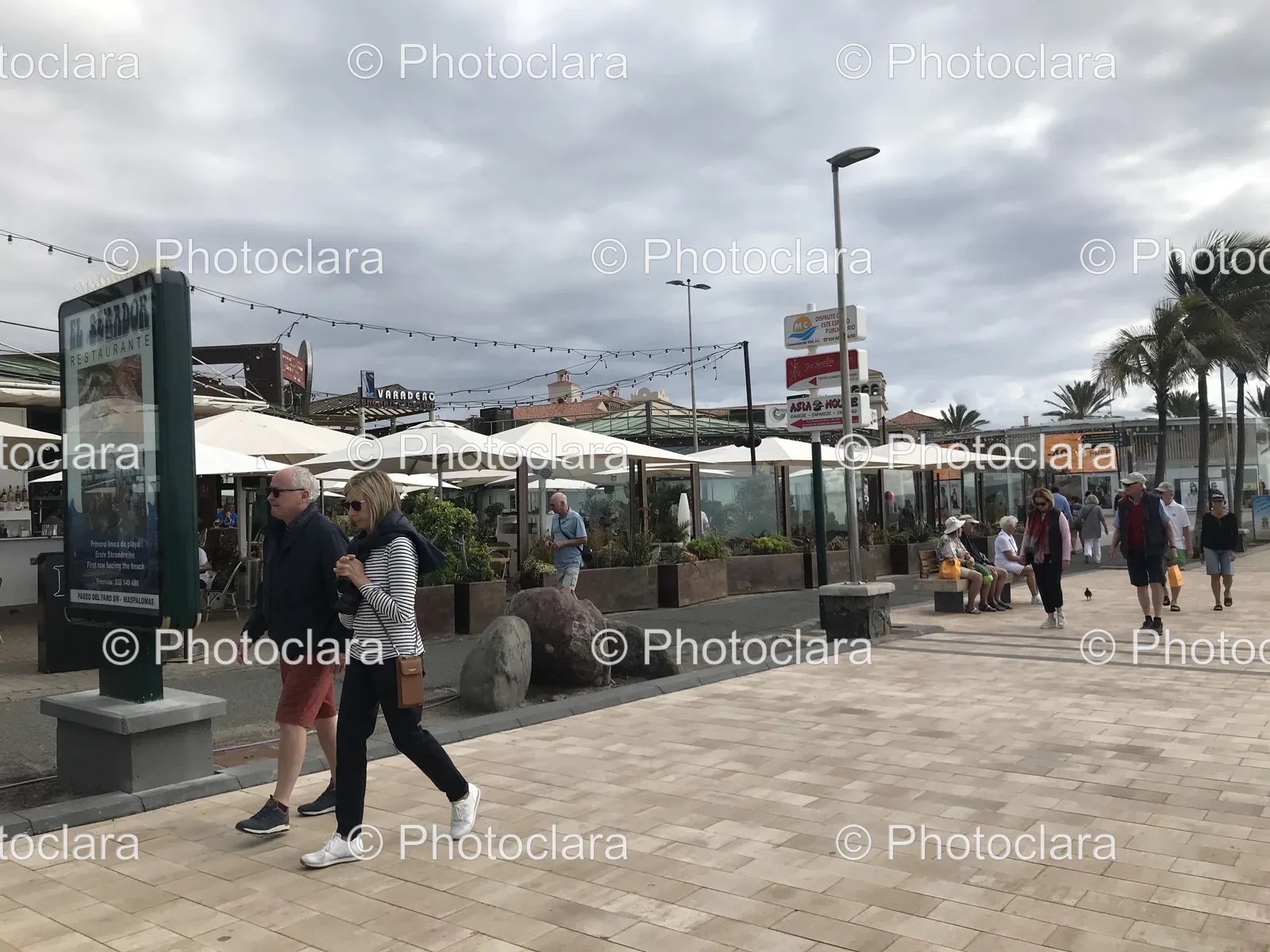 pedestrians-on-city-sidewalk.jpg