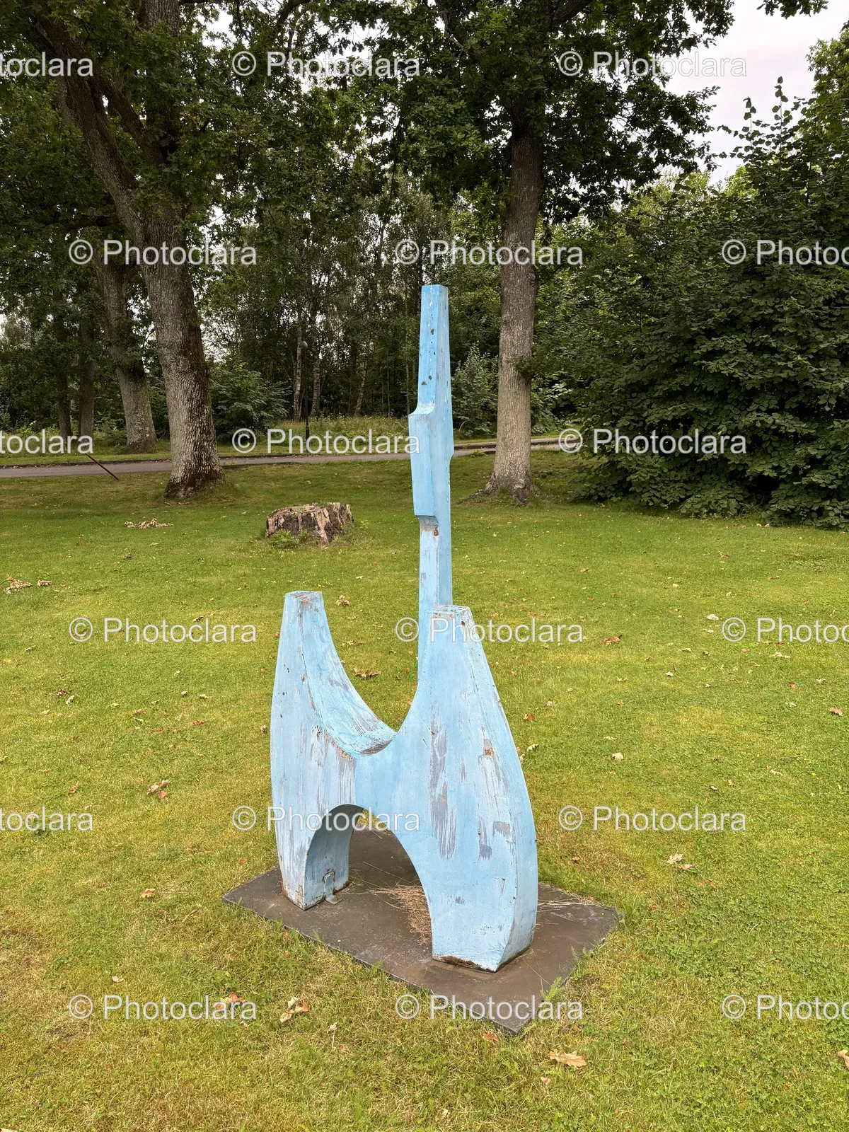 blue-sculpture-in-grassy-park.jpg