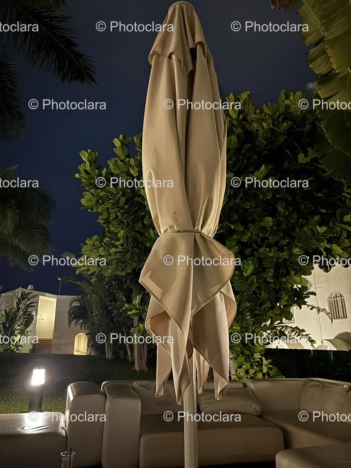 Ethereal-White-Statue-with-Umbrella.jpg