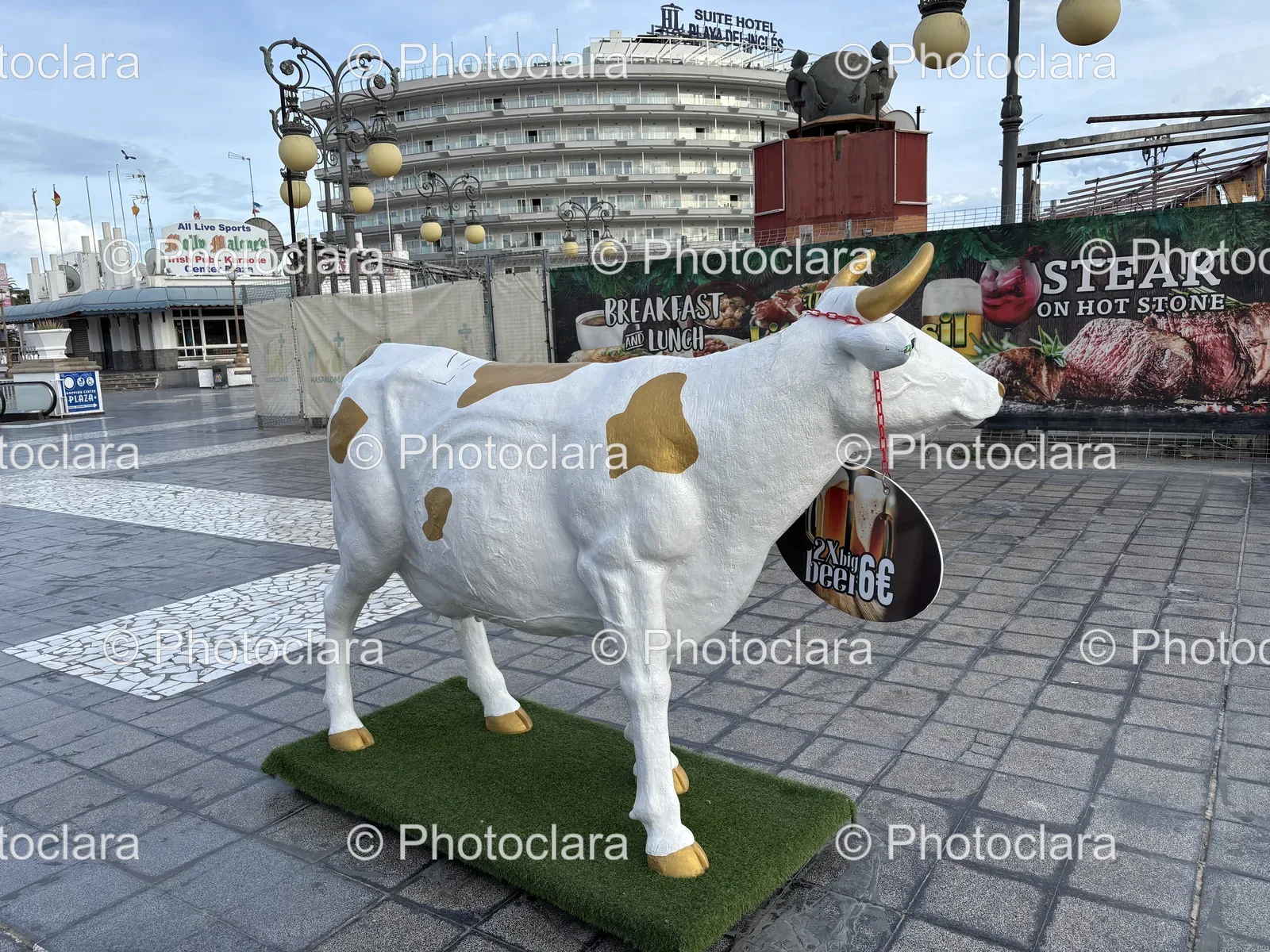 Cow-Statue-in-Urban-Square.jpg