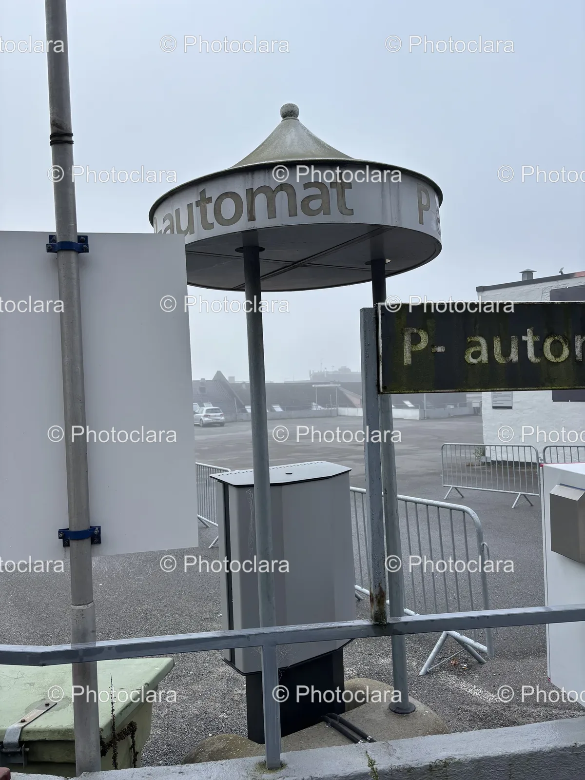 Automat-P-Autor-Sign-on-a-Pole.jpg